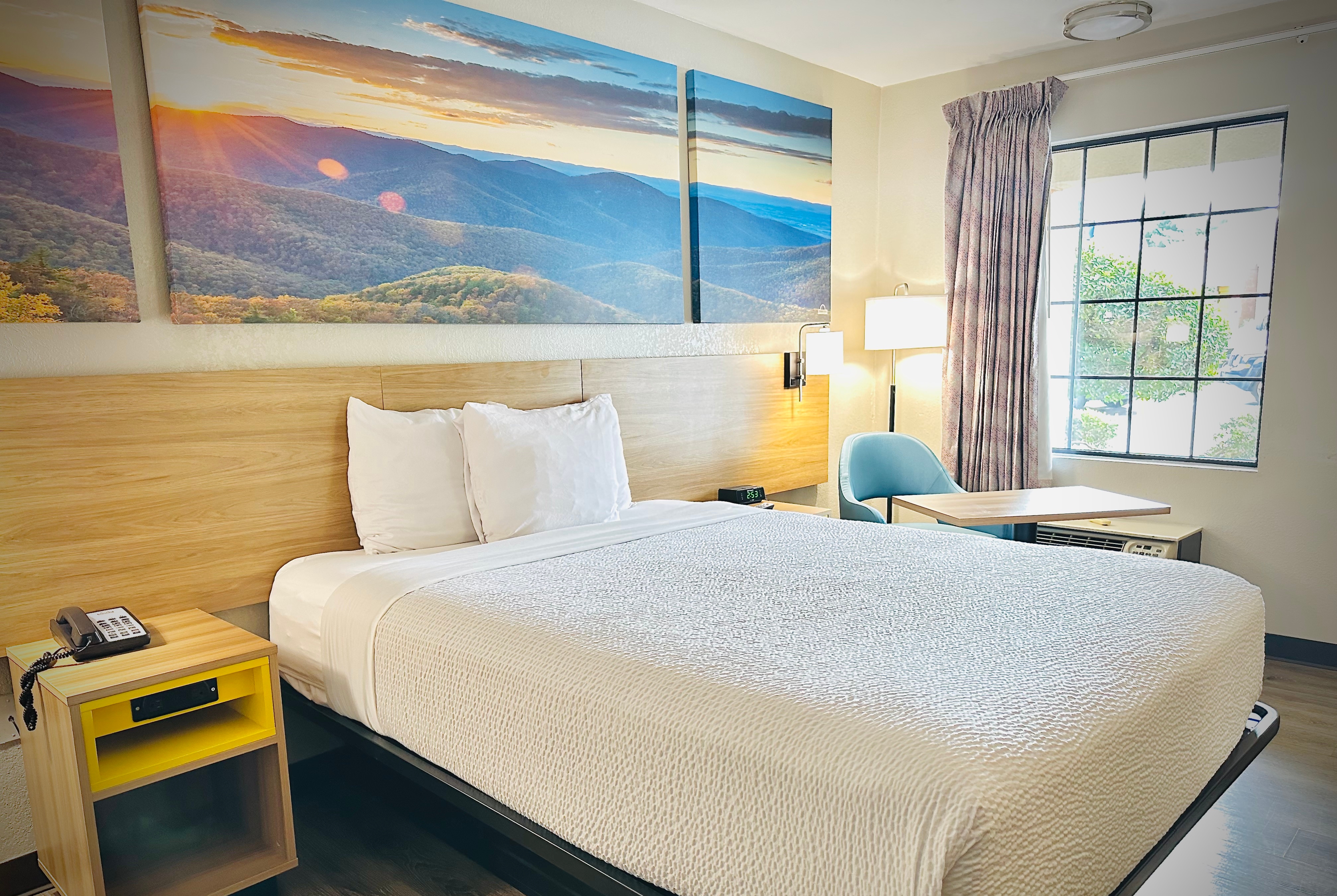 Guest room at the Days Inn by Wyndham Alexandria in Alexandria, Virginia