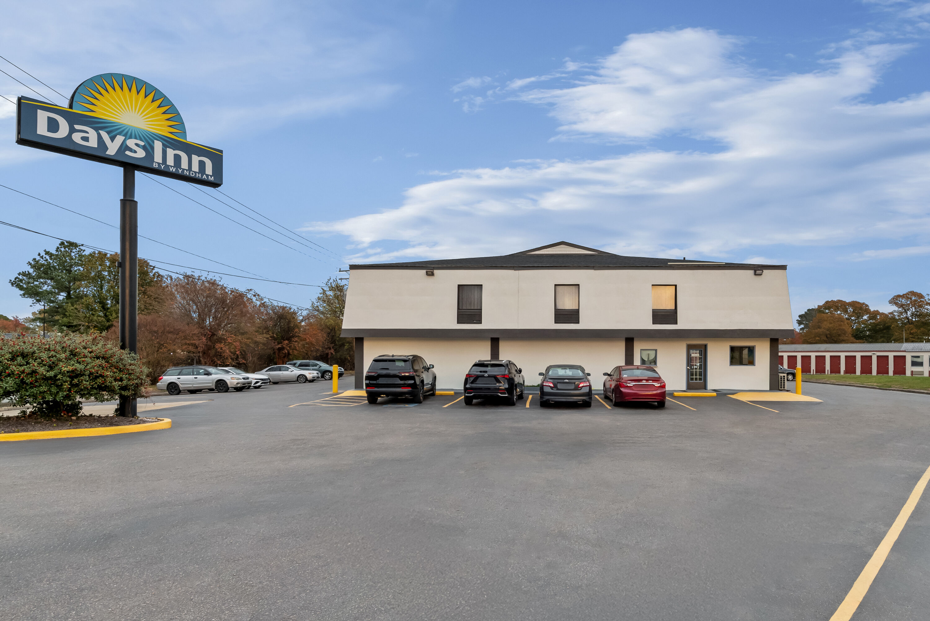 Exterior Day Image of Days Inn by Wyndham Chesapeake hotel in Chesapeake, Virginia