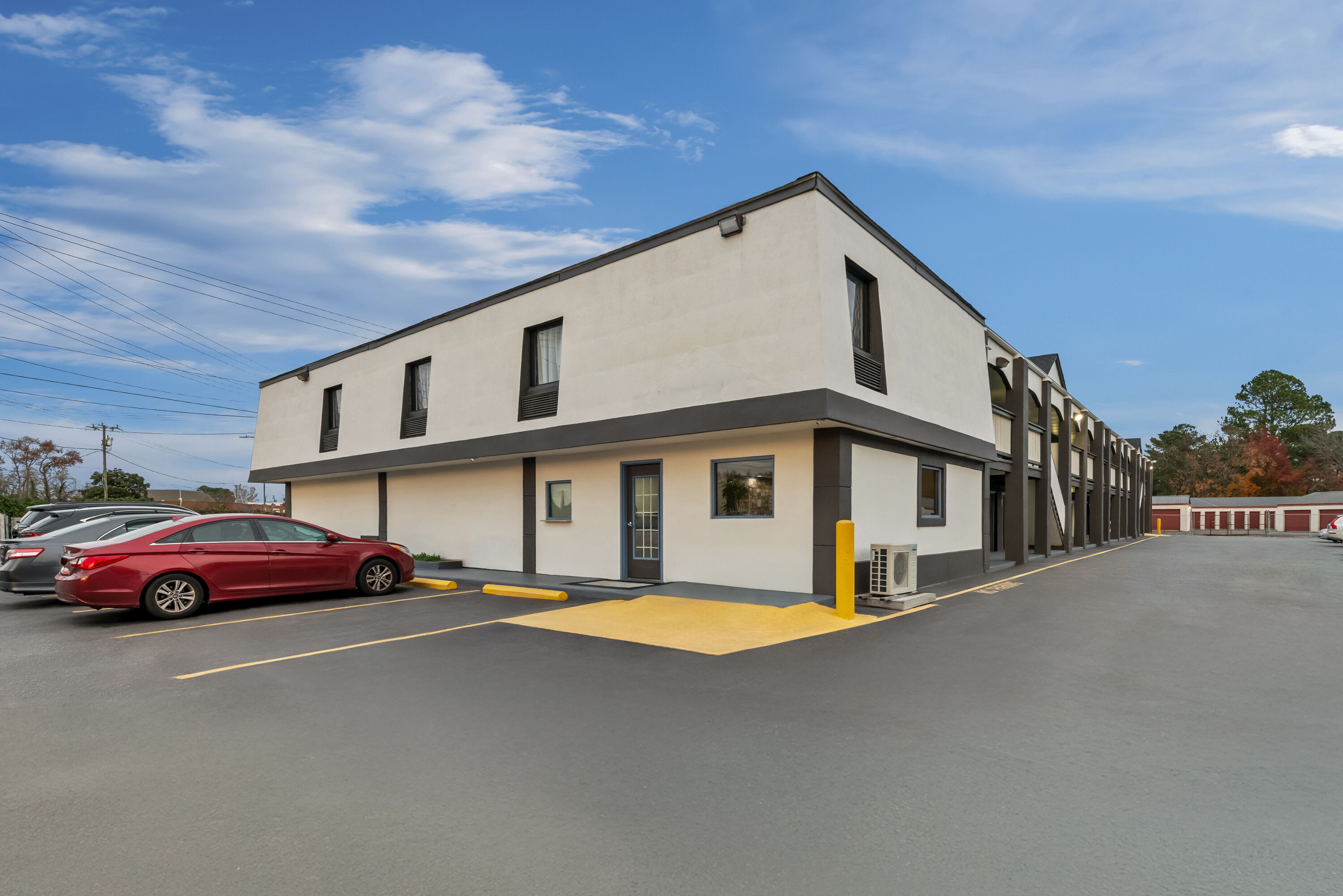 Exterior Day Image of Days Inn by Wyndham Chesapeake hotel in Chesapeake, Virginia