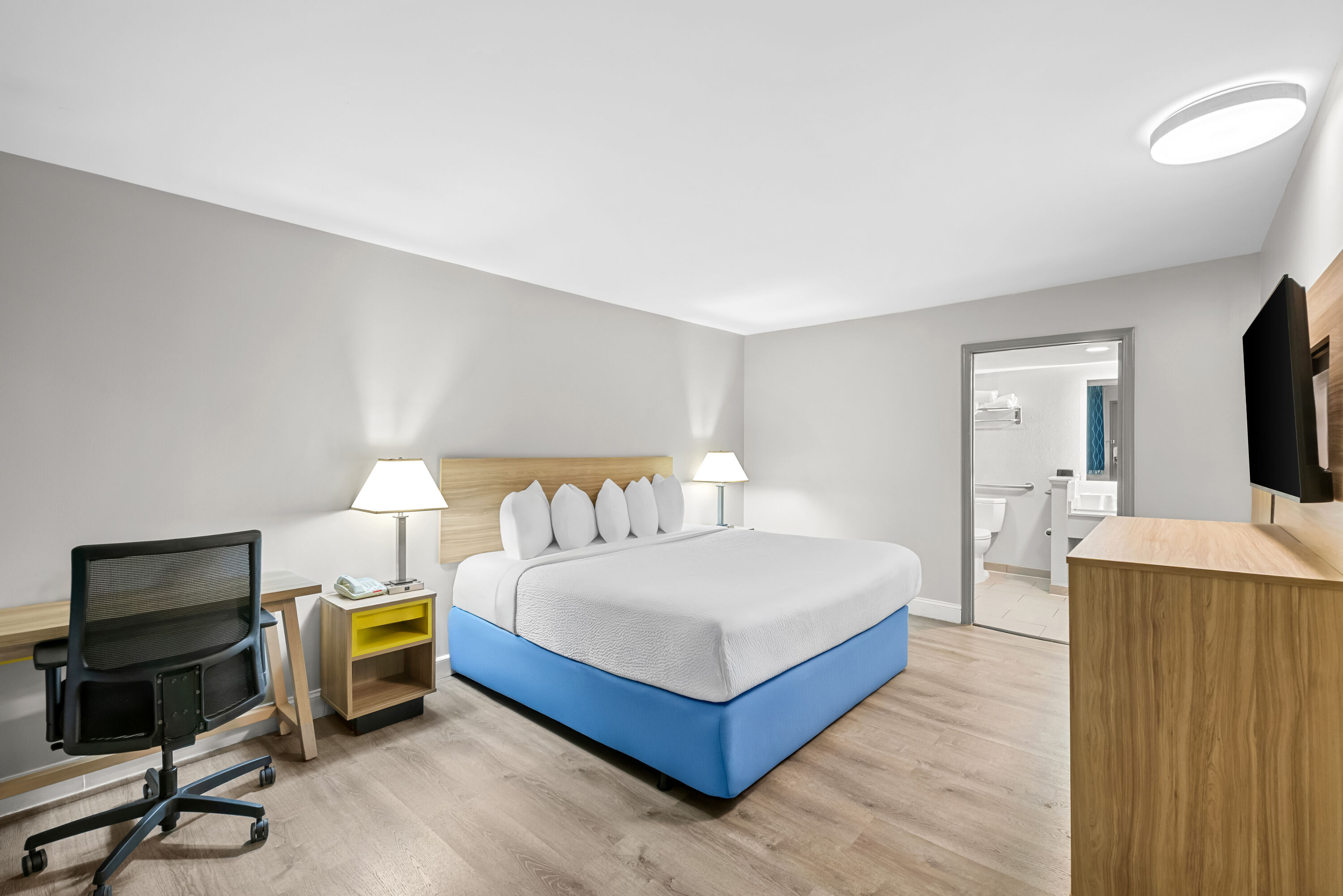 King bed guest room at the Days Inn by Wyndham Chesapeake in Chesapeake, Virginia