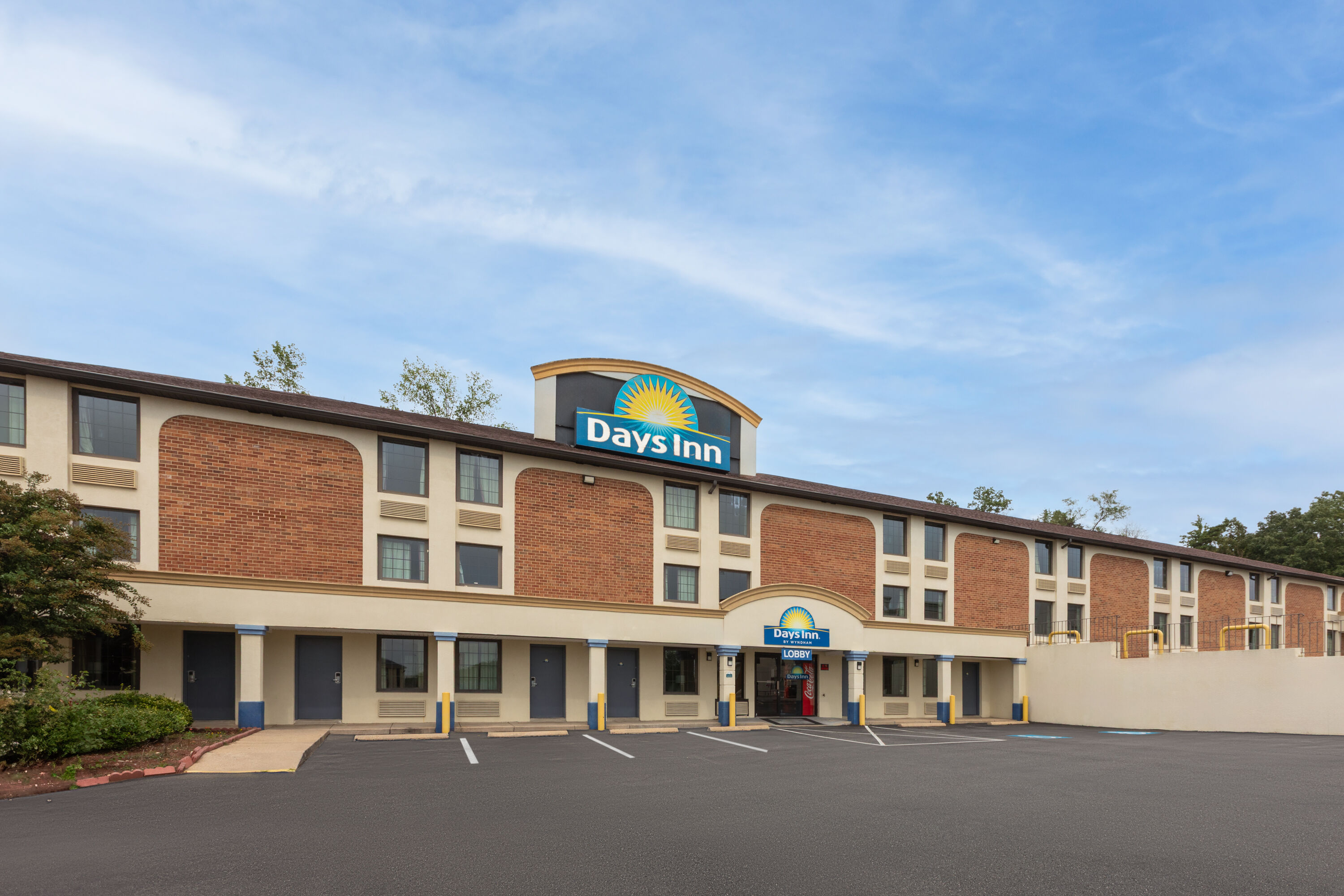 Exterior Day Image of Days Inn by Wyndham Dumfries Quantico hotel in Dumfries, Virginia