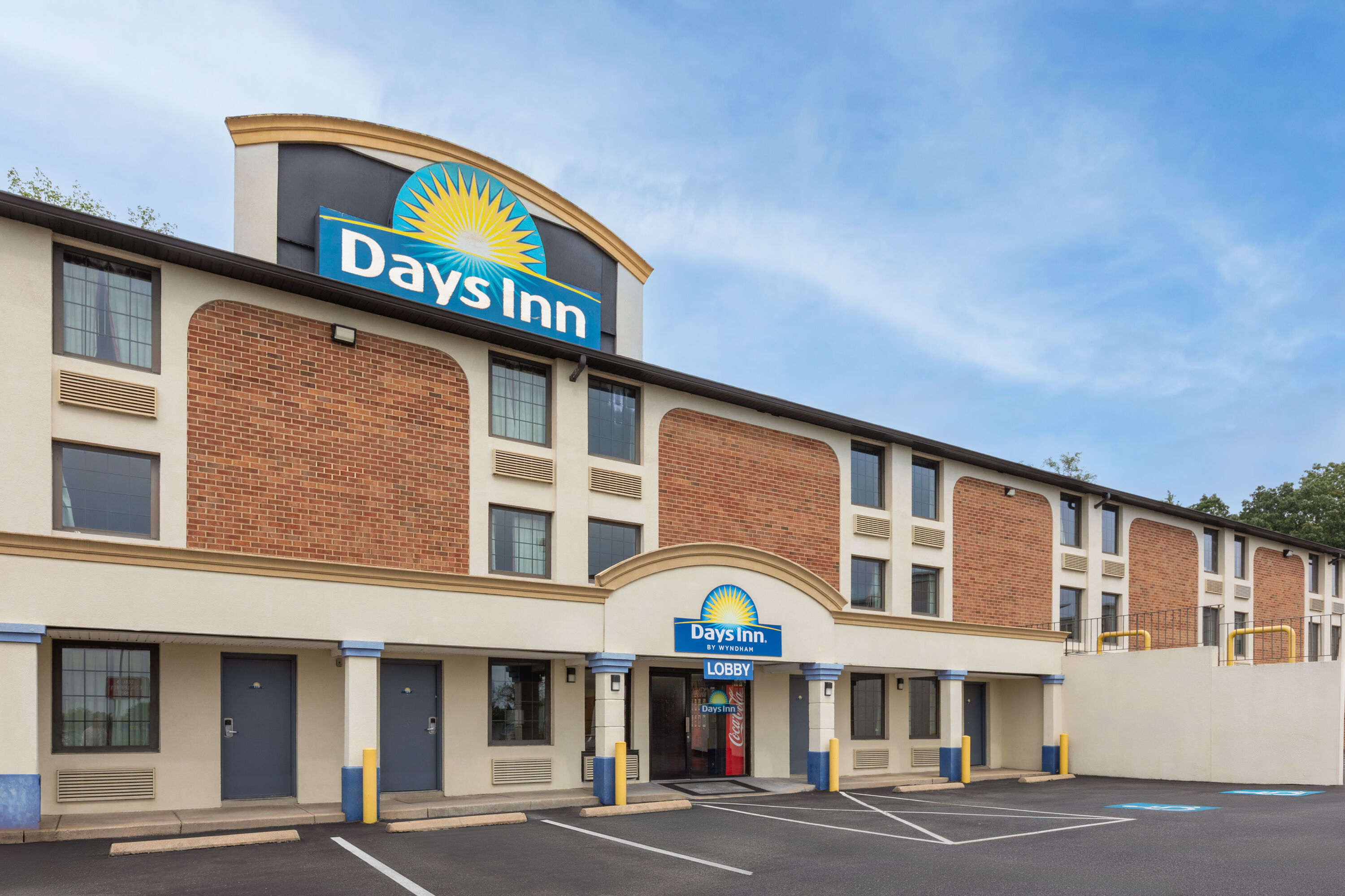 Exterior Day Image of Days Inn by Wyndham Dumfries Quantico hotel in Dumfries, Virginia