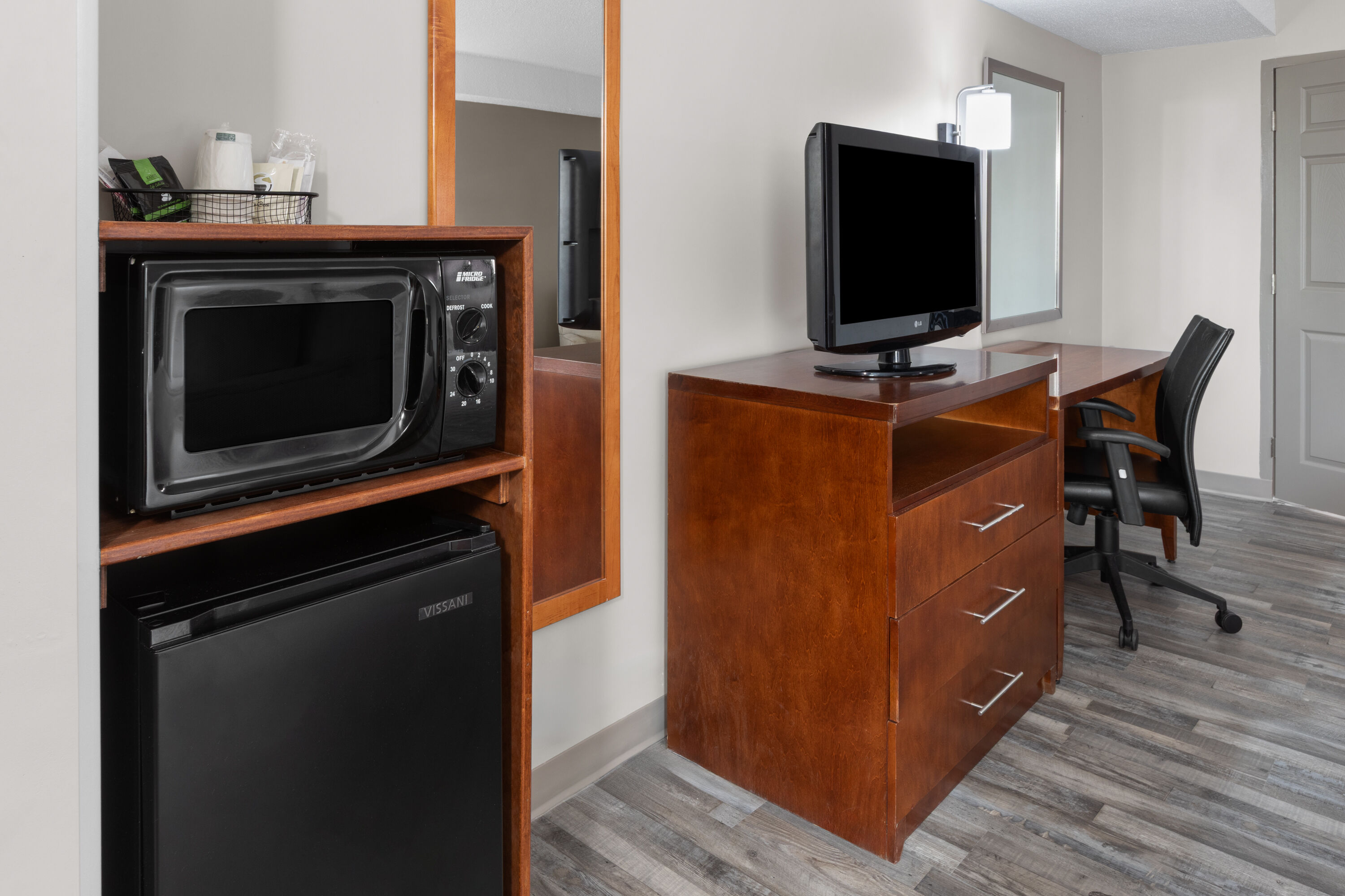 Guest room at the Days Inn by Wyndham Dumfries Quantico in Dumfries, Virginia