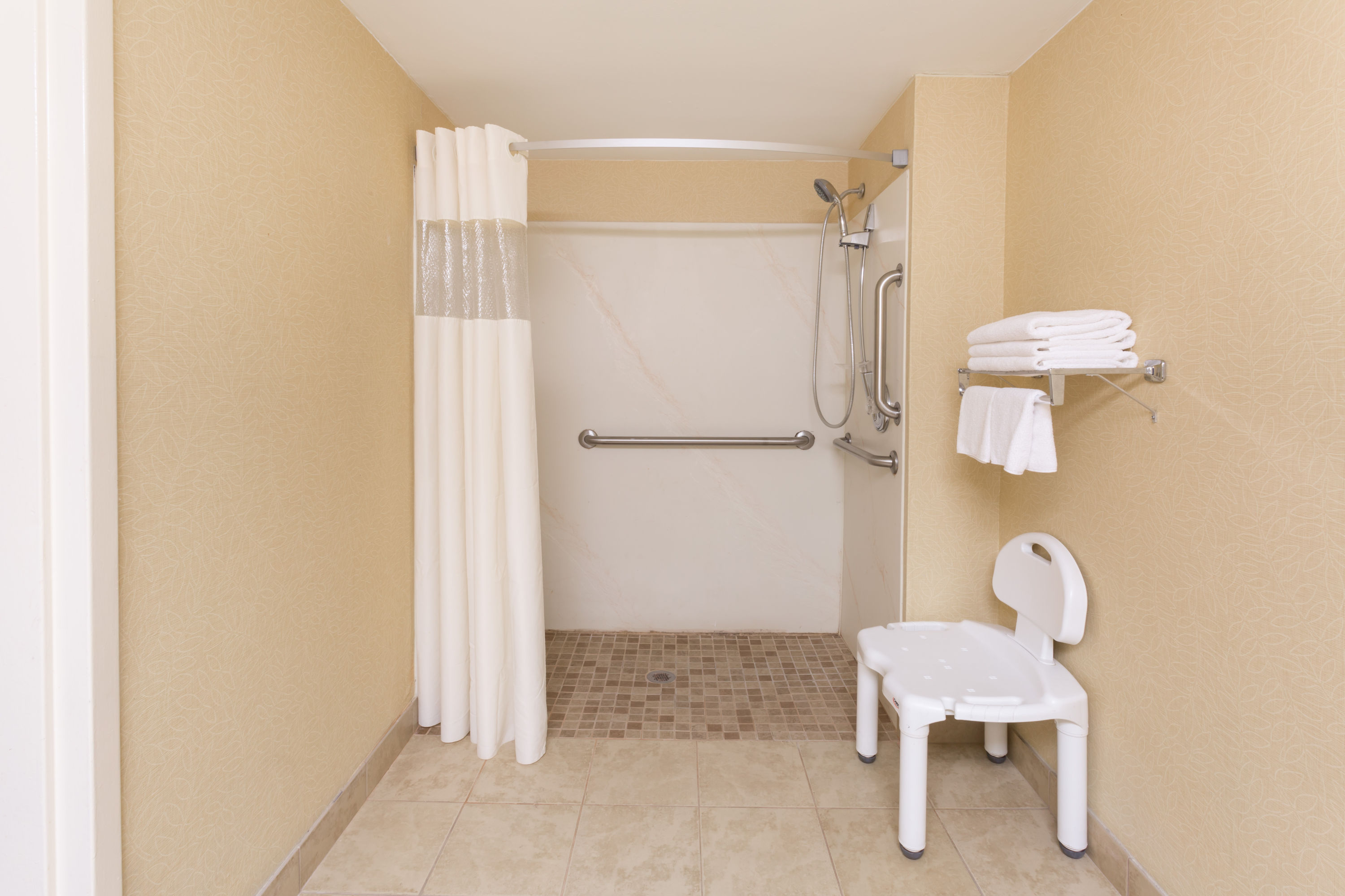 Guest room at the Days Inn by Wyndham Dumfries Quantico in Dumfries, Virginia