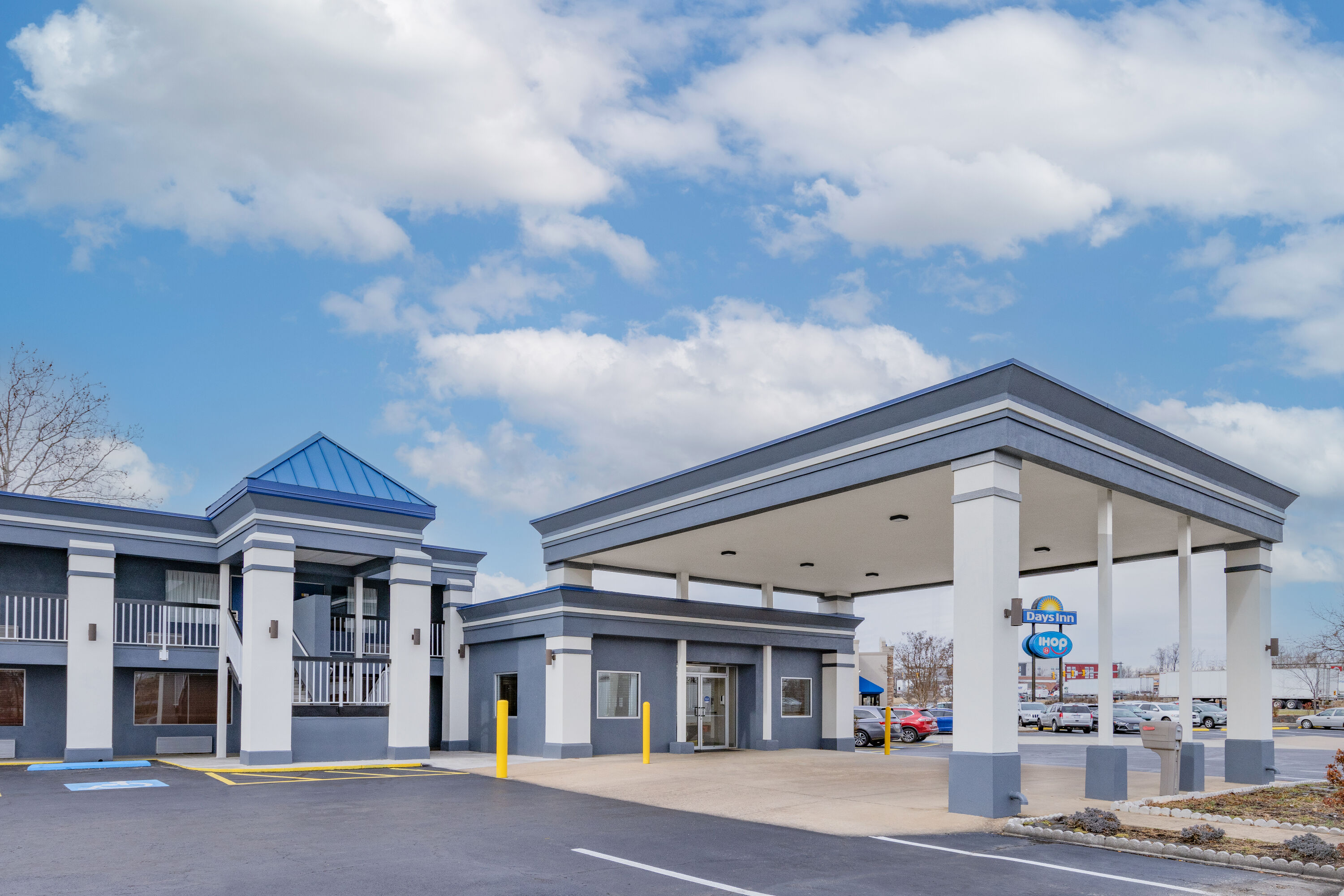 Exterior Day Image of Days Inn by Wyndham Fredericksburg North hotel in Fredericksburg, Virginia