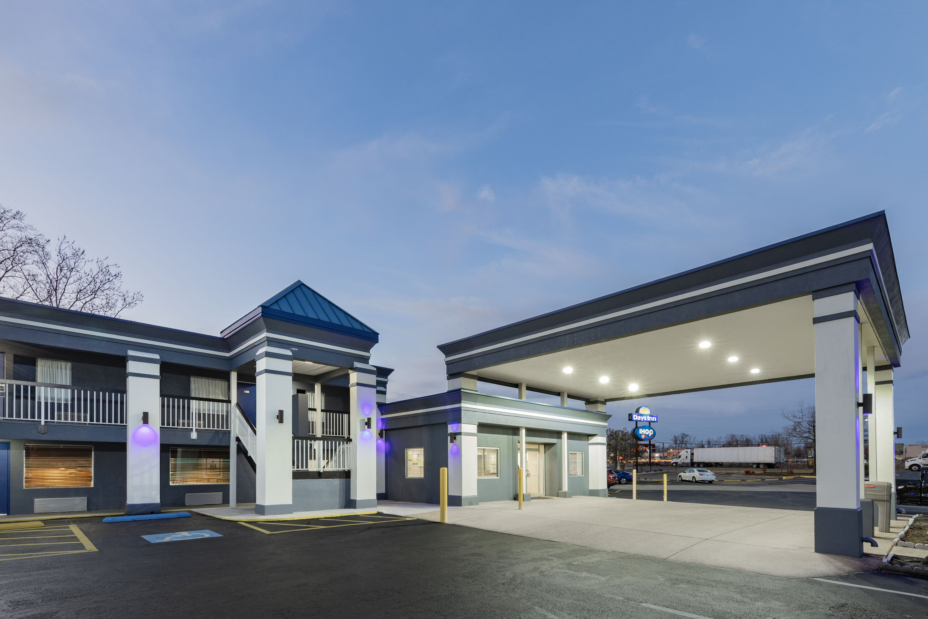 Exterior Dusk Image of Days Inn by Wyndham Fredericksburg North hotel in Fredericksburg, Virginia