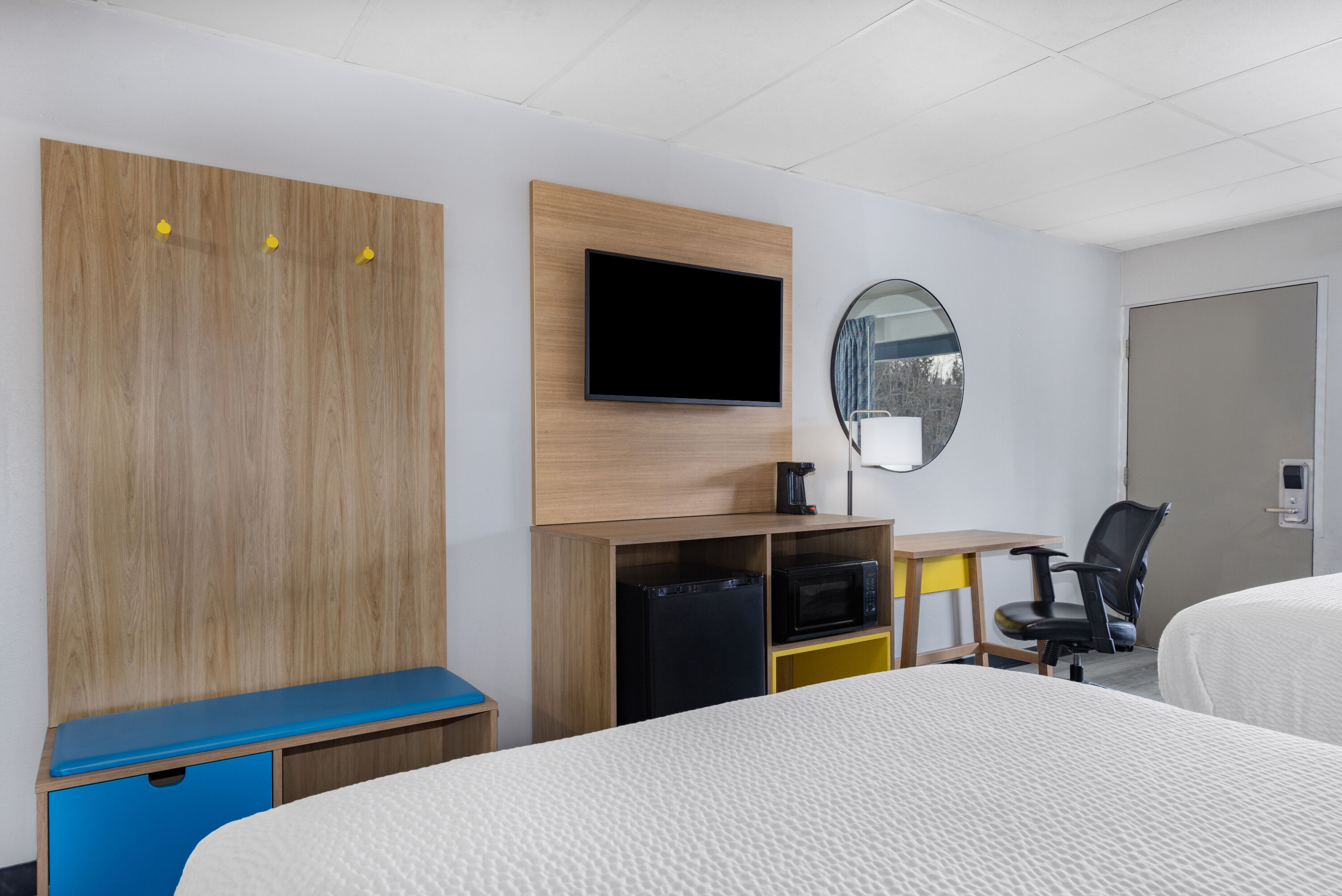 Guest room at the Days Inn by Wyndham Fredericksburg North in Fredericksburg, Virginia