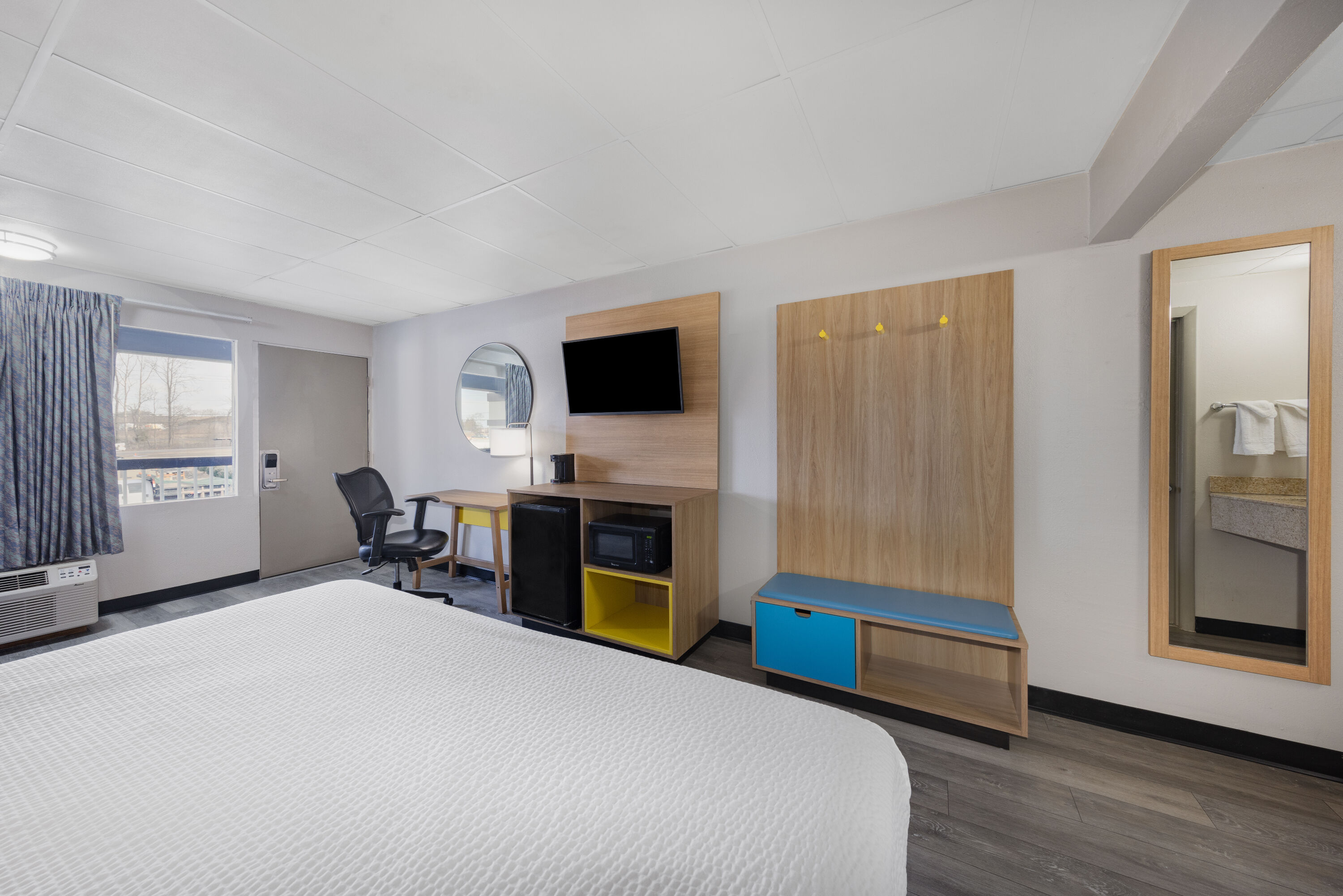 Guest room at the Days Inn by Wyndham Fredericksburg North in Fredericksburg, Virginia