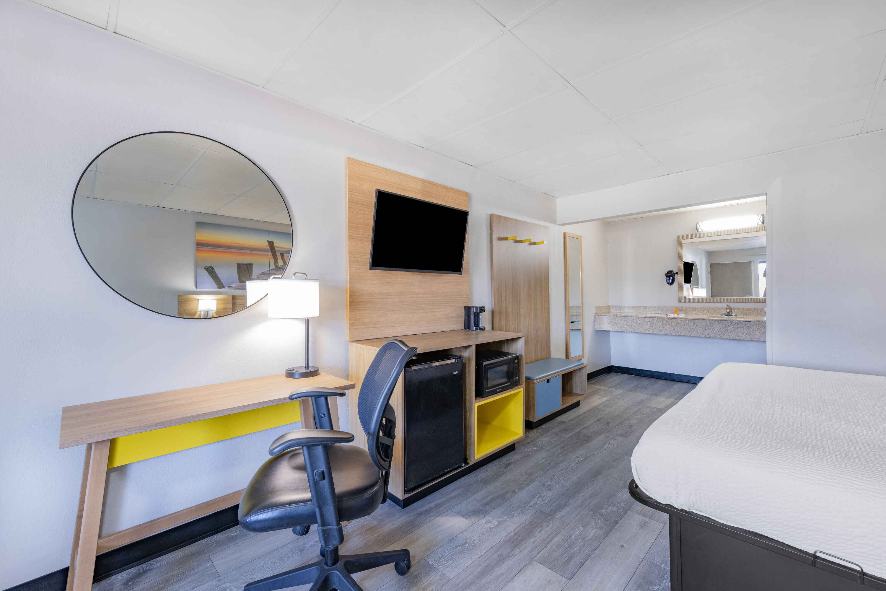 Guest room at the Days Inn by Wyndham Fredericksburg North in Fredericksburg, Virginia