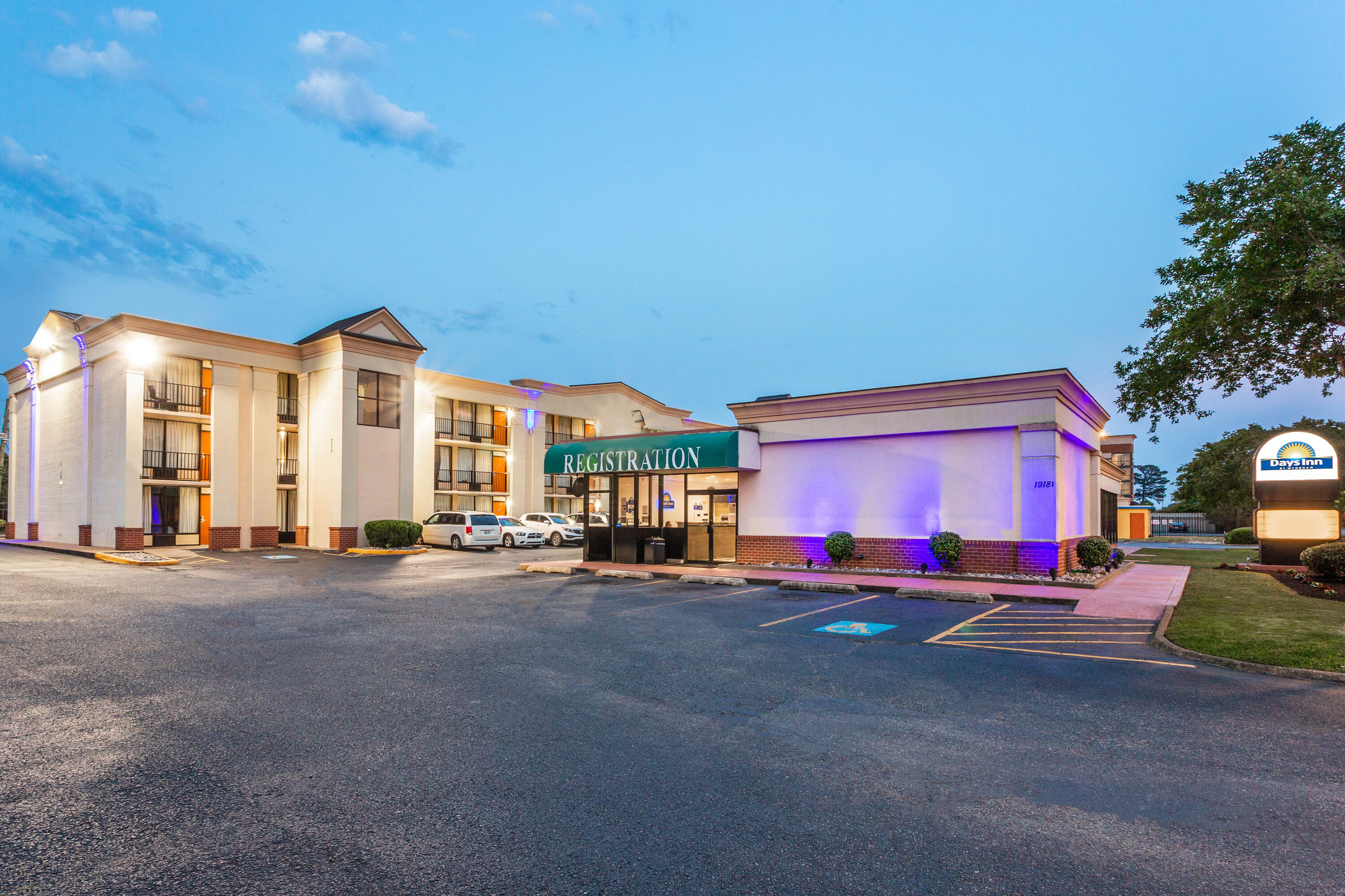 Days Inn by Wyndham Hampton Near Coliseum Convention Center Hampton