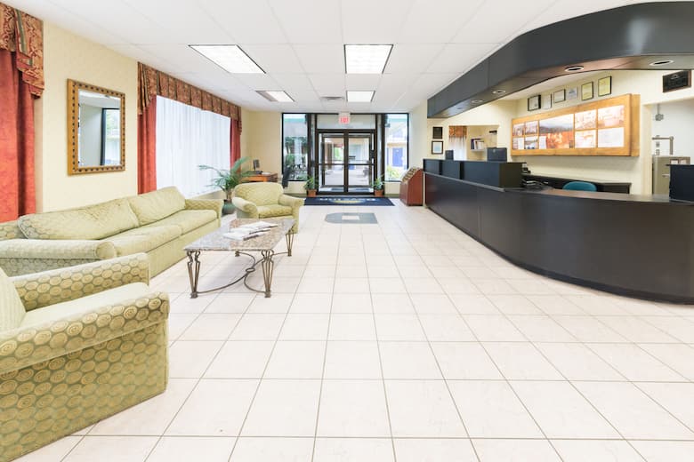 Days Inn By Wyndham Luray Shenandoah Hotels Va 22835 Days Inn By Wyndham Luray Shenandoah Hotel Lobby In Virginia