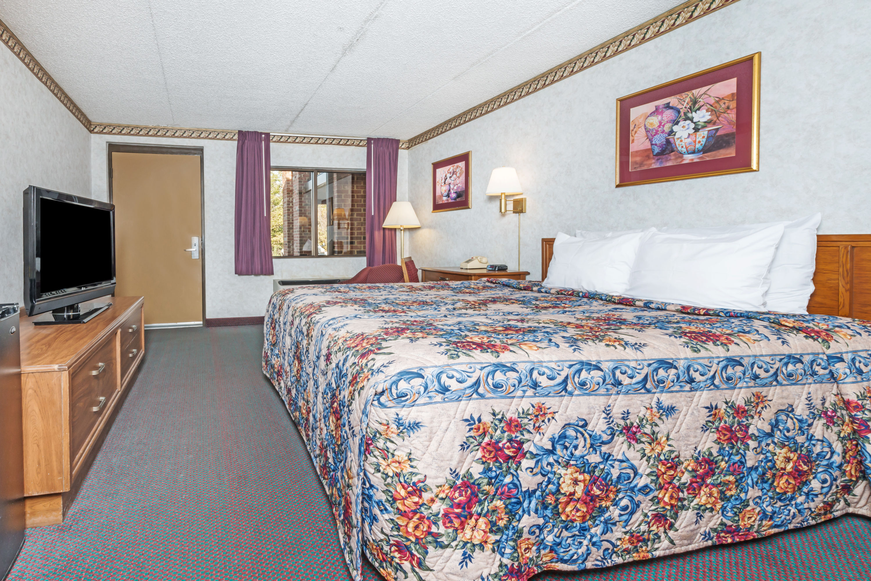 Guest room at the Days Inn by Wyndham New Market/I-81 in New Market, Virginia