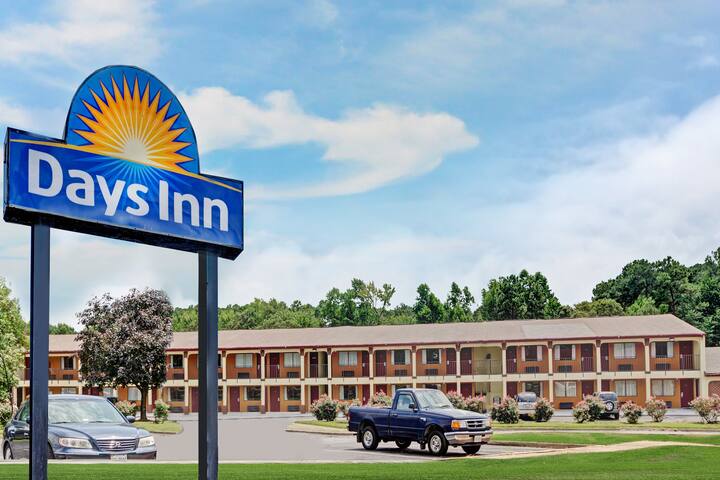 Days Inn By Wyndham Newport News Newport News Va Hotels