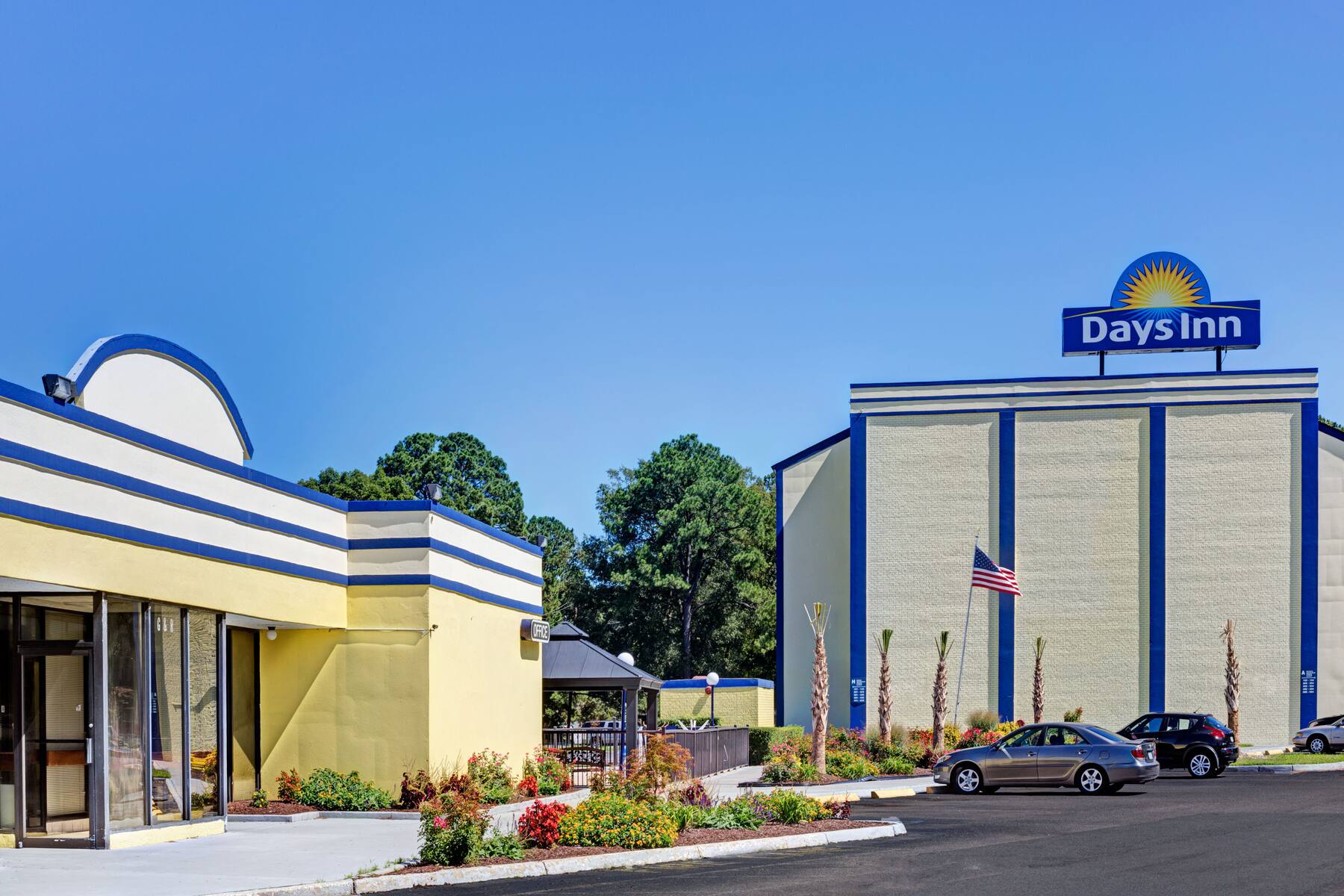 Exterior of Days Inn Norfolk Military Circle hotel in Norfolk, Virginia Exterior of Days Inn Norfolk Military Circle hotel in Norfolk, Virginia