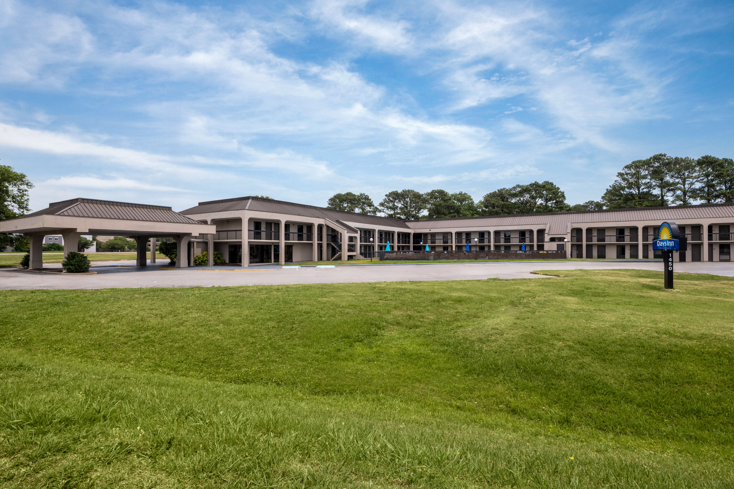 Exterior Day Image of Days Inn by Wyndham Norfolk Airport hotel in Norfolk, Virginia