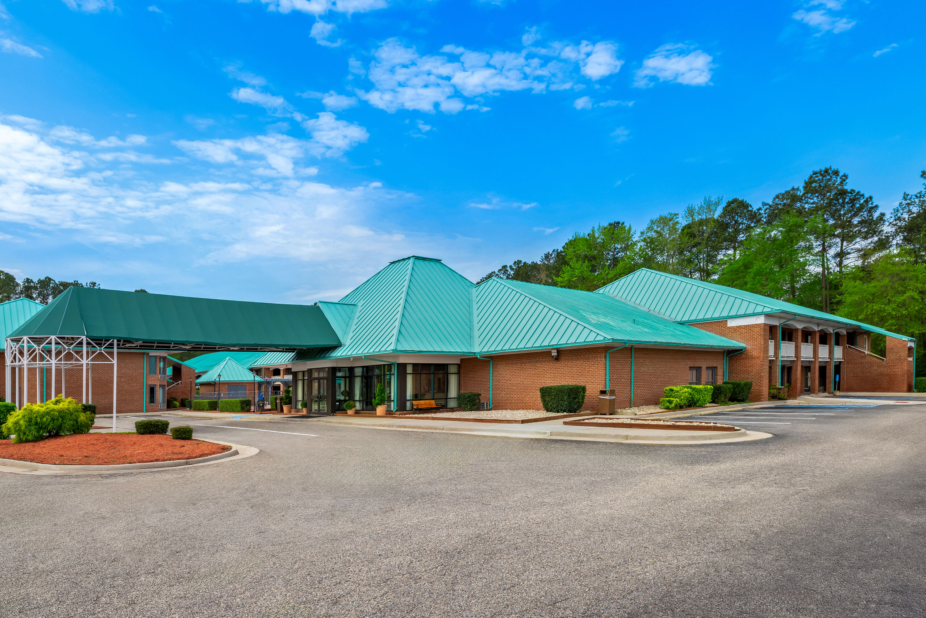 Exterior Day Image of Days Inn by Wyndham Petersburg/South Fort Lee hotel in Petersburg, Virginia