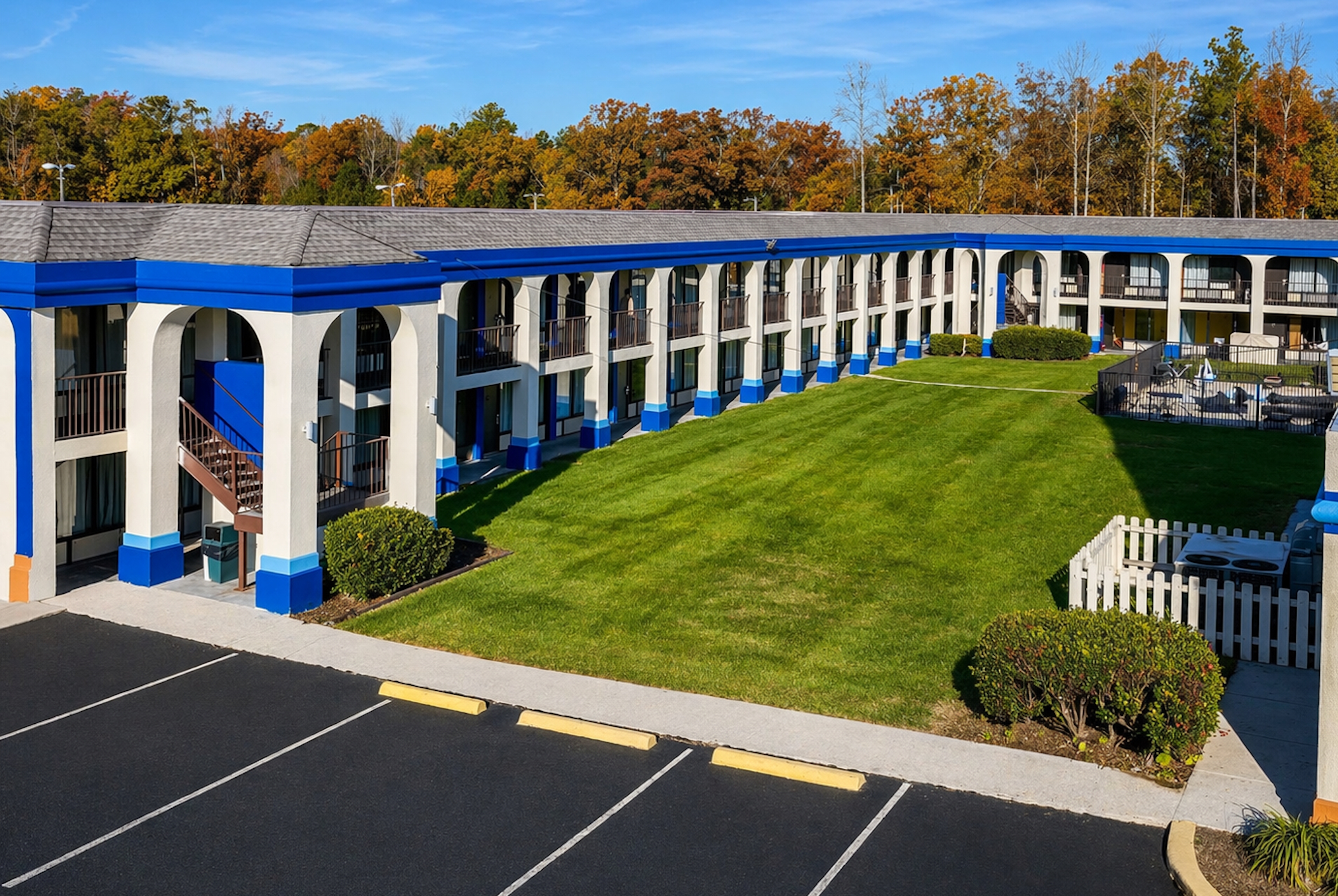 Exterior Day Image of Days Inn by Wyndham Ruther Glen Kings Dominion Area hotel in Ruther Glen, Virginia