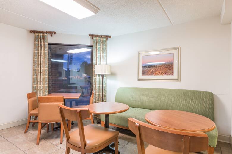 Hotels In Tahannock Va Rouydadnews Info Days Inn Tahannock Hotels Va 22560