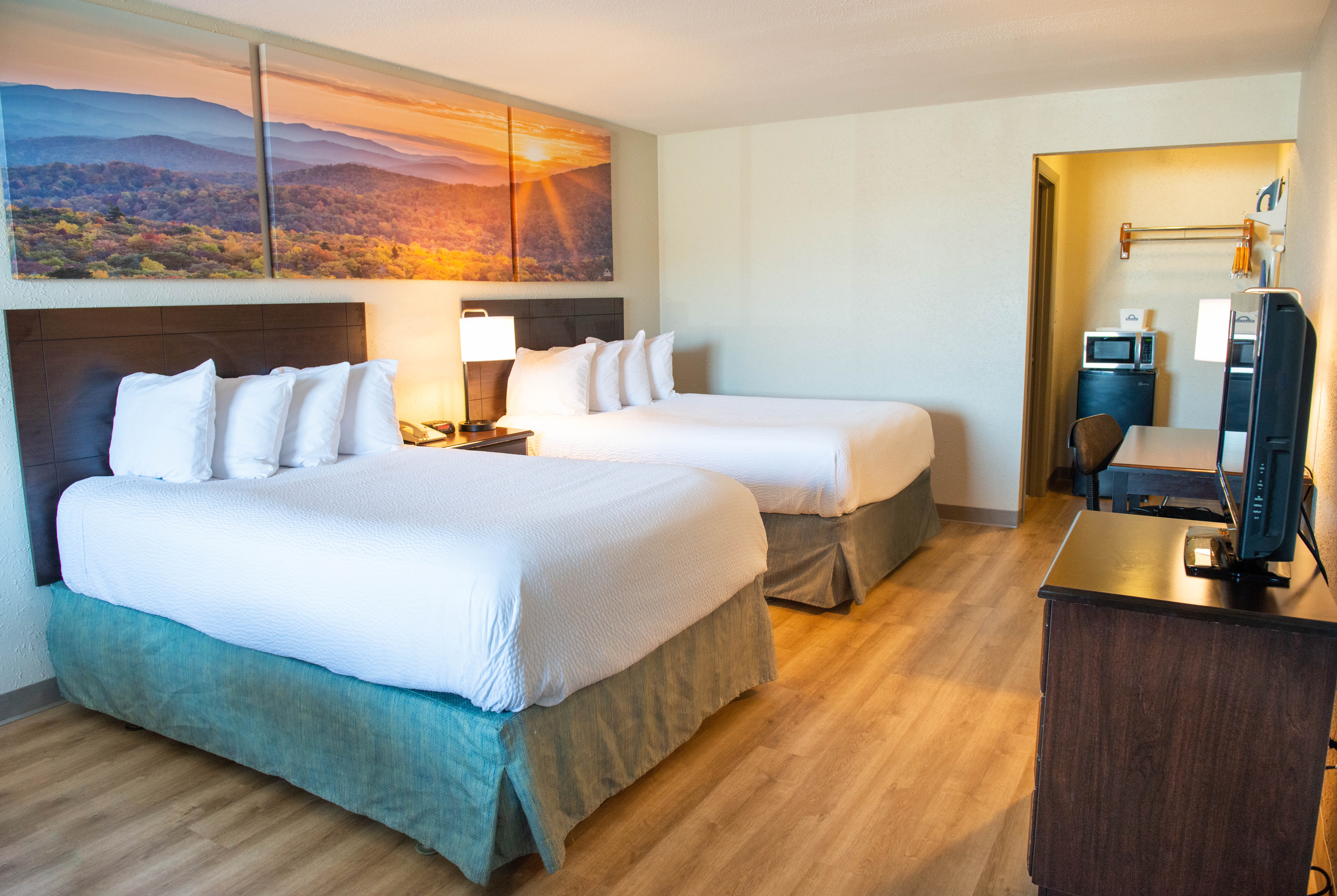 Guest room at the Days Inn by Wyndham Waynesboro in Waynesboro, Virginia