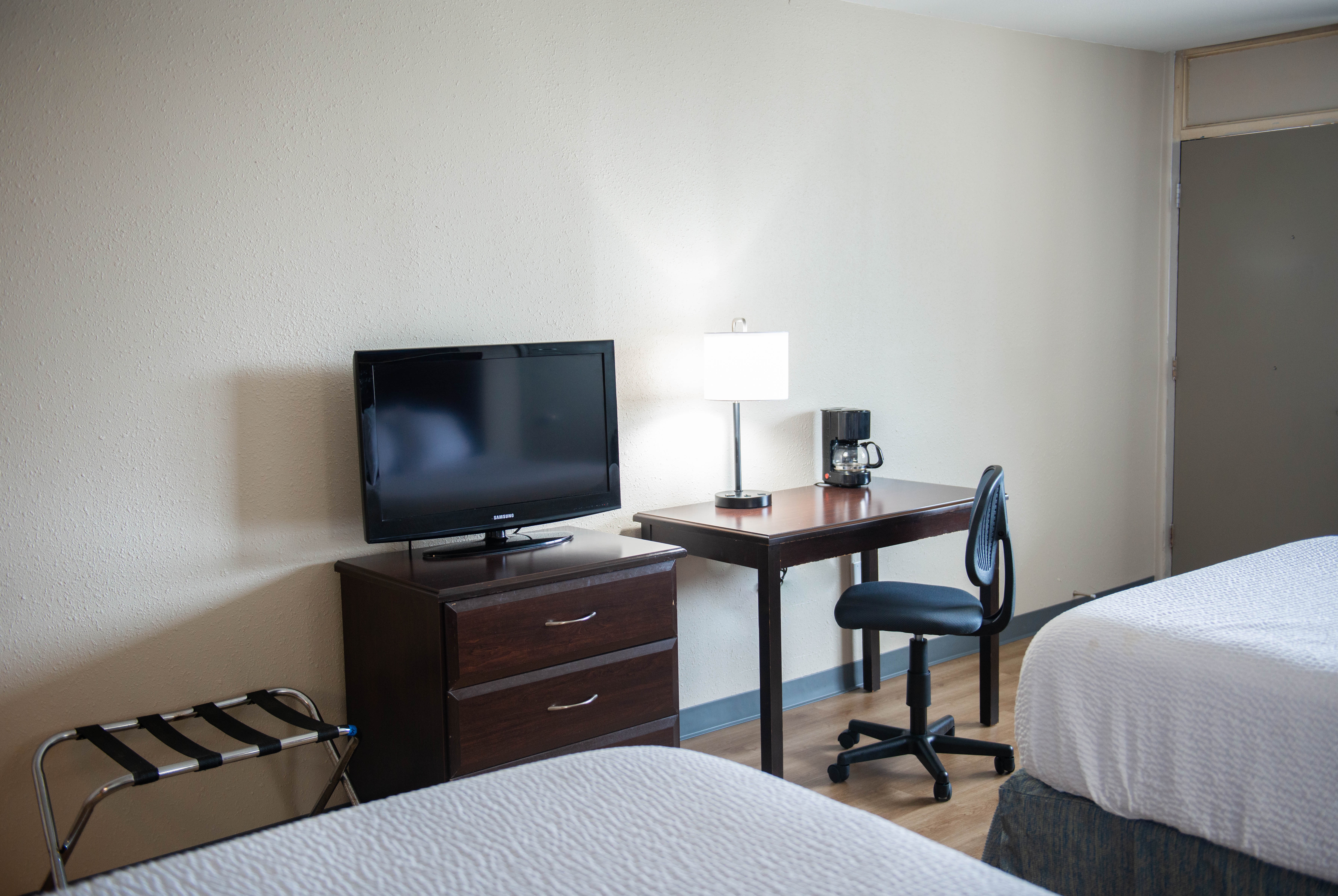 Guest room at the Days Inn by Wyndham Waynesboro in Waynesboro, Virginia