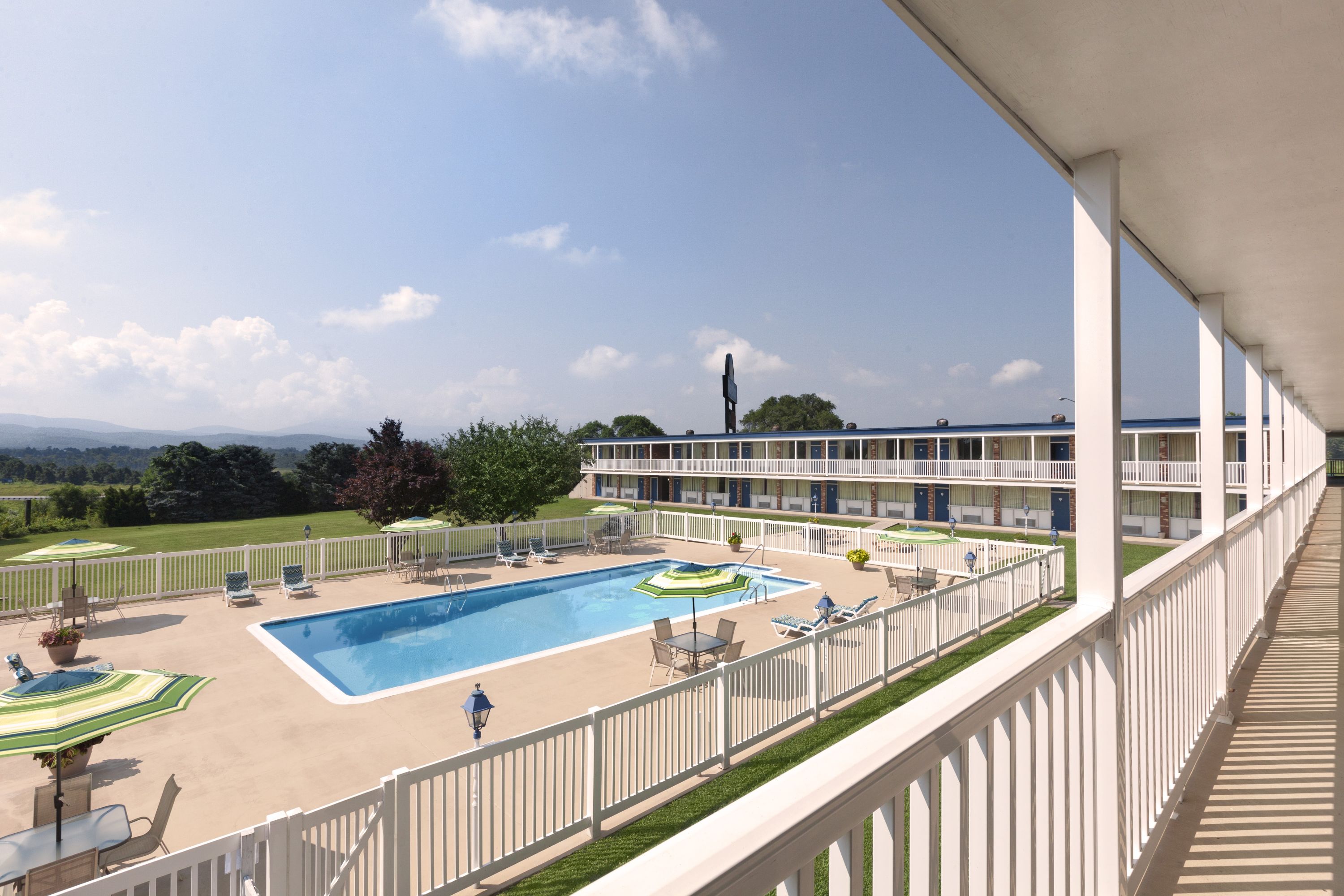 Days Inn By Wyndham Waynesboro Waynesboro Va Hotels