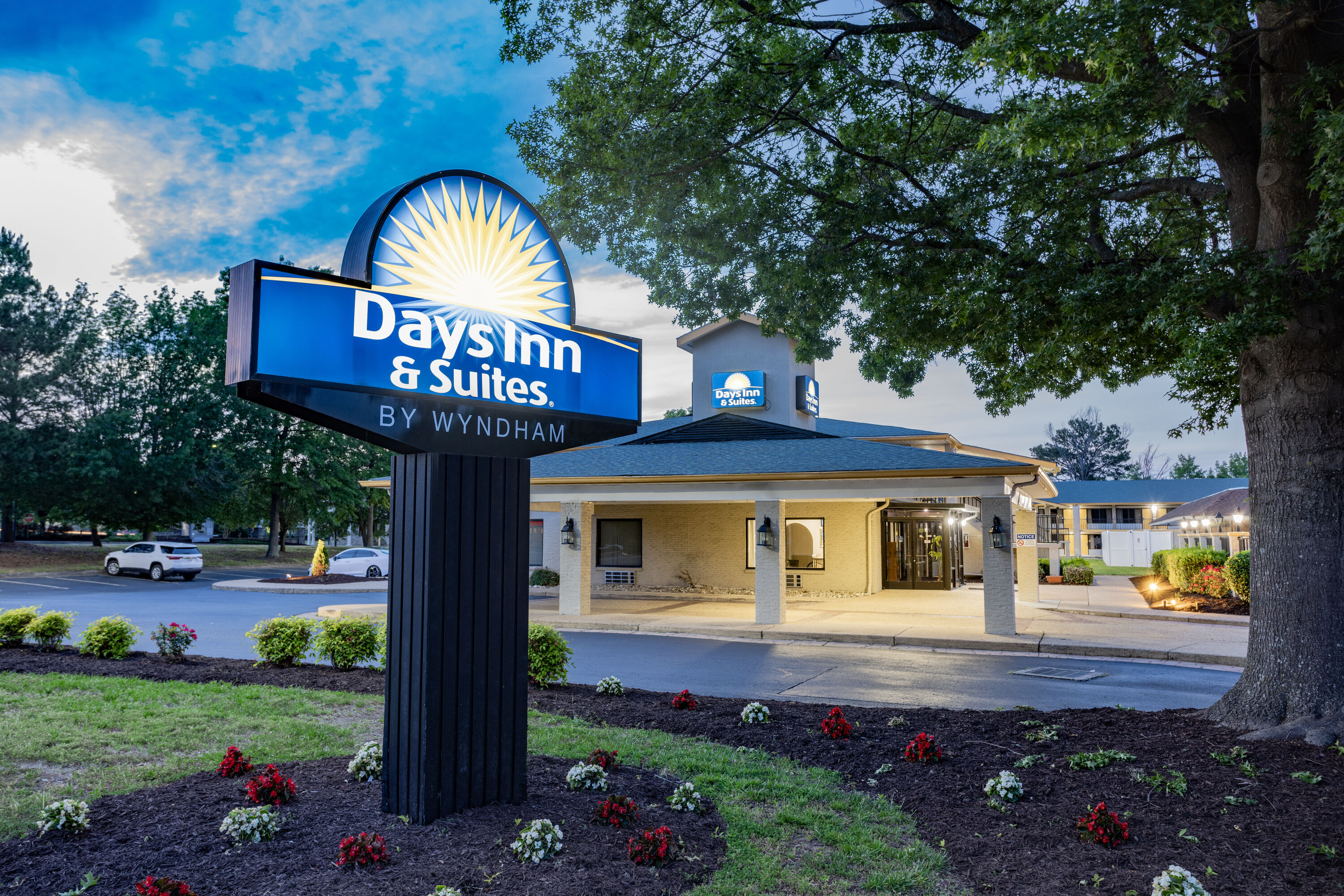 Exterior Dusk Image of Days Inn & Suites by Wyndham Williamsburg Colonial hotel in Williamsburg, Virginia