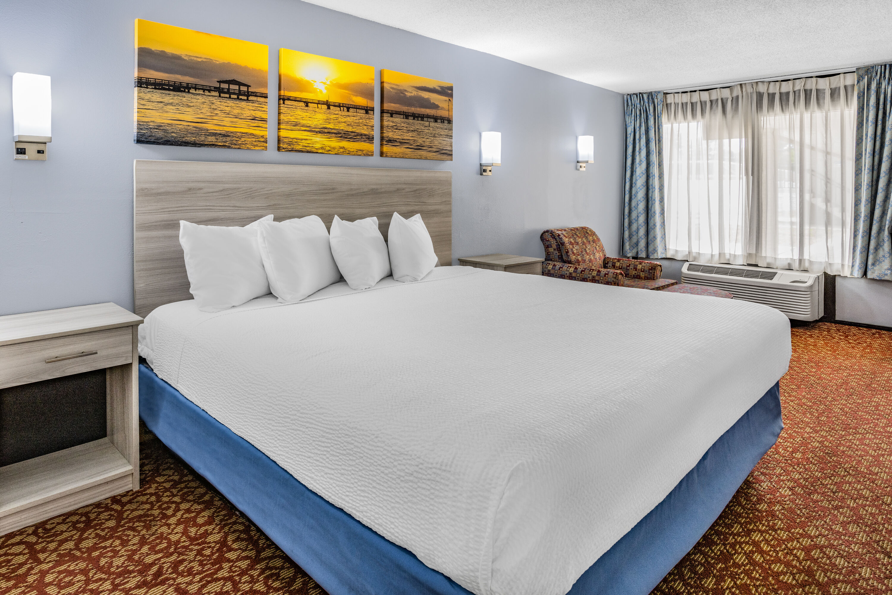 Guest room at the Days Inn & Suites by Wyndham Williamsburg Colonial in Williamsburg, Virginia