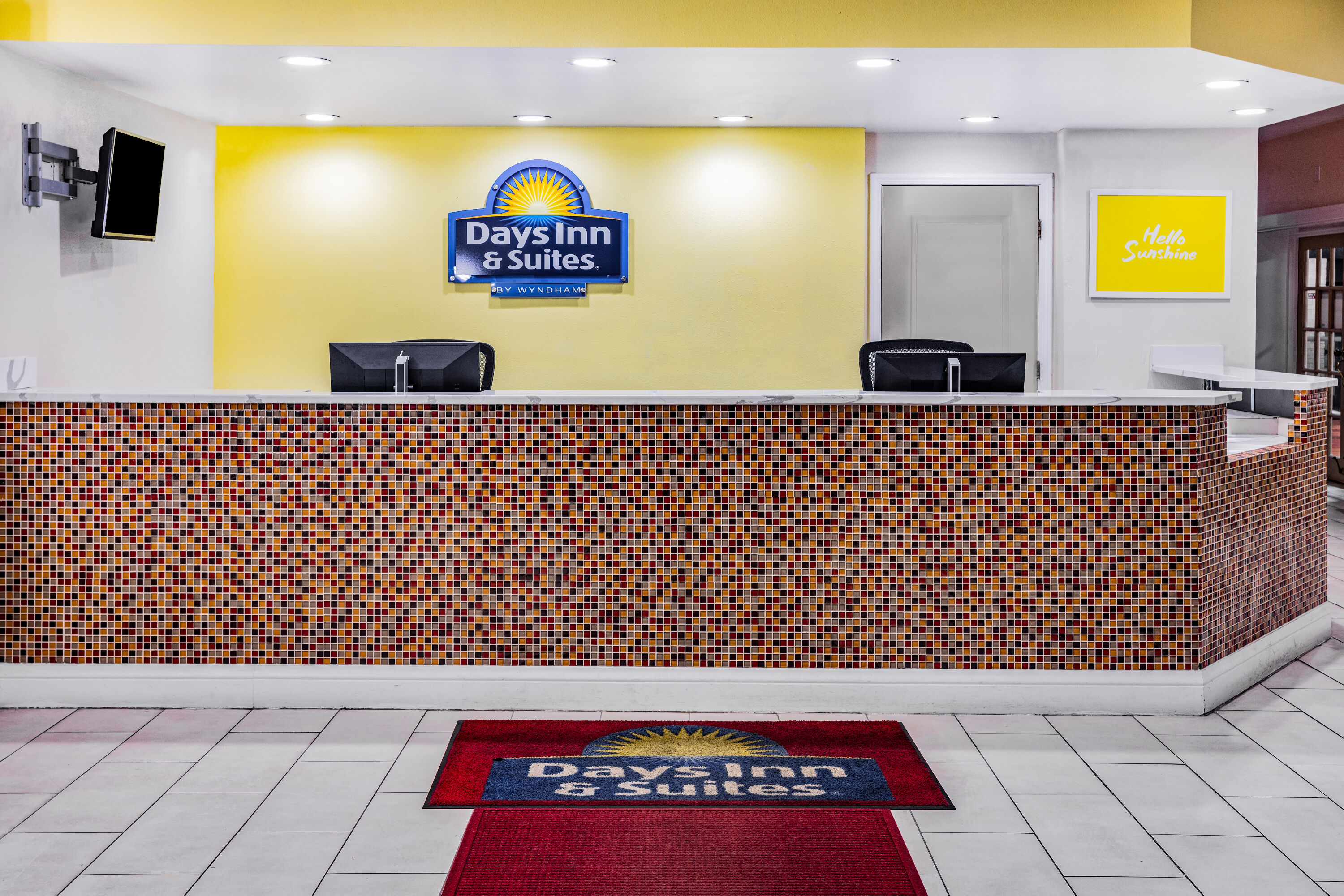 Days Inn & Suites by Wyndham Williamsburg Colonial reception in Williamsburg, Virginia