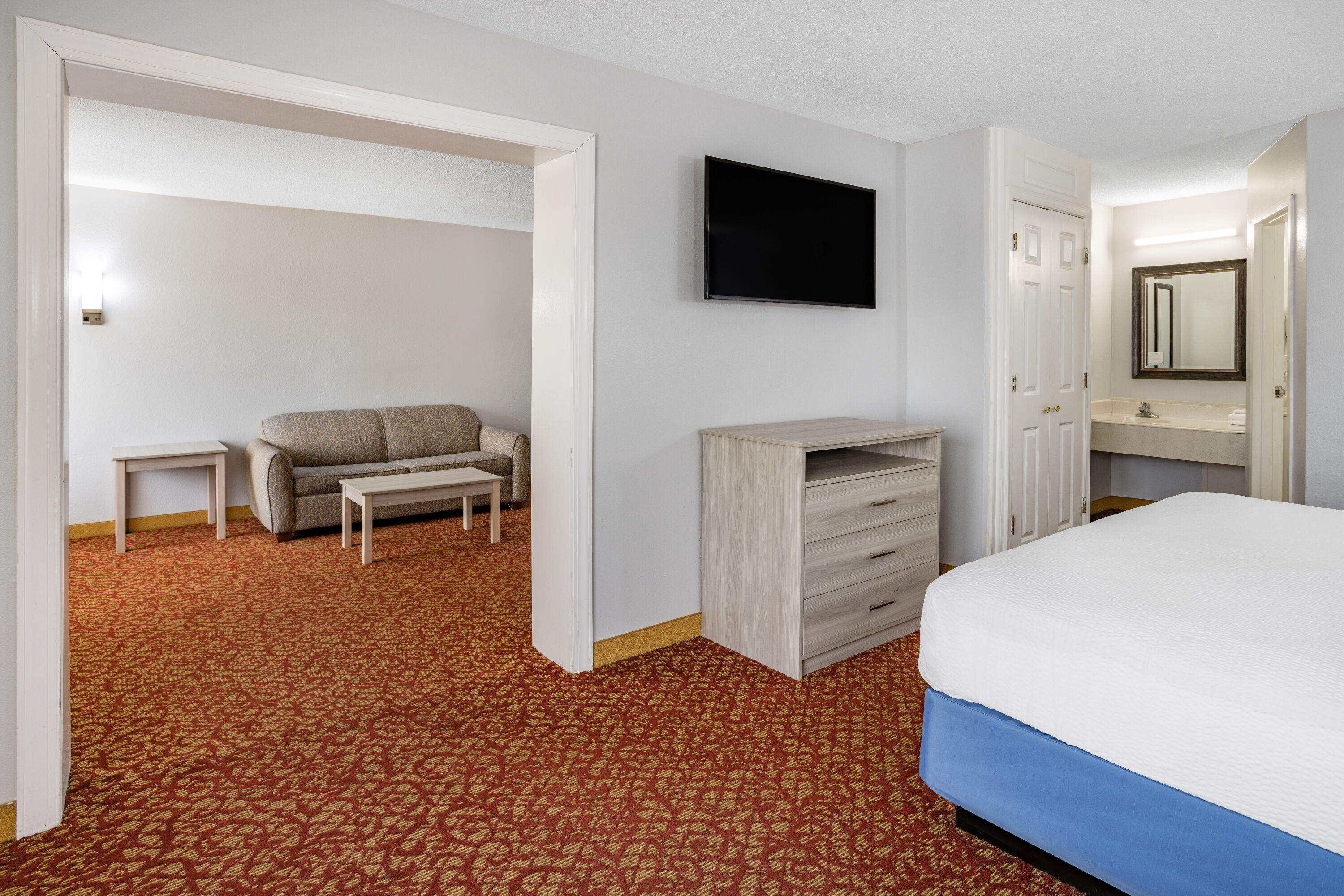 Days Inn & Suites by Wyndham Williamsburg Colonial suite in Williamsburg, Virginia