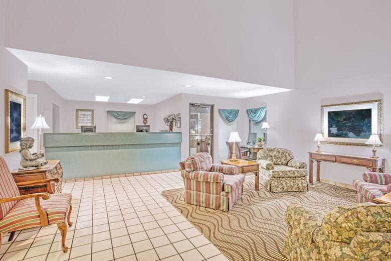 Days Inn By Wyndham Wytheville Hotels Va 24382 Days Inn By Wyndham Wytheville Hotel Lobby In Virginia