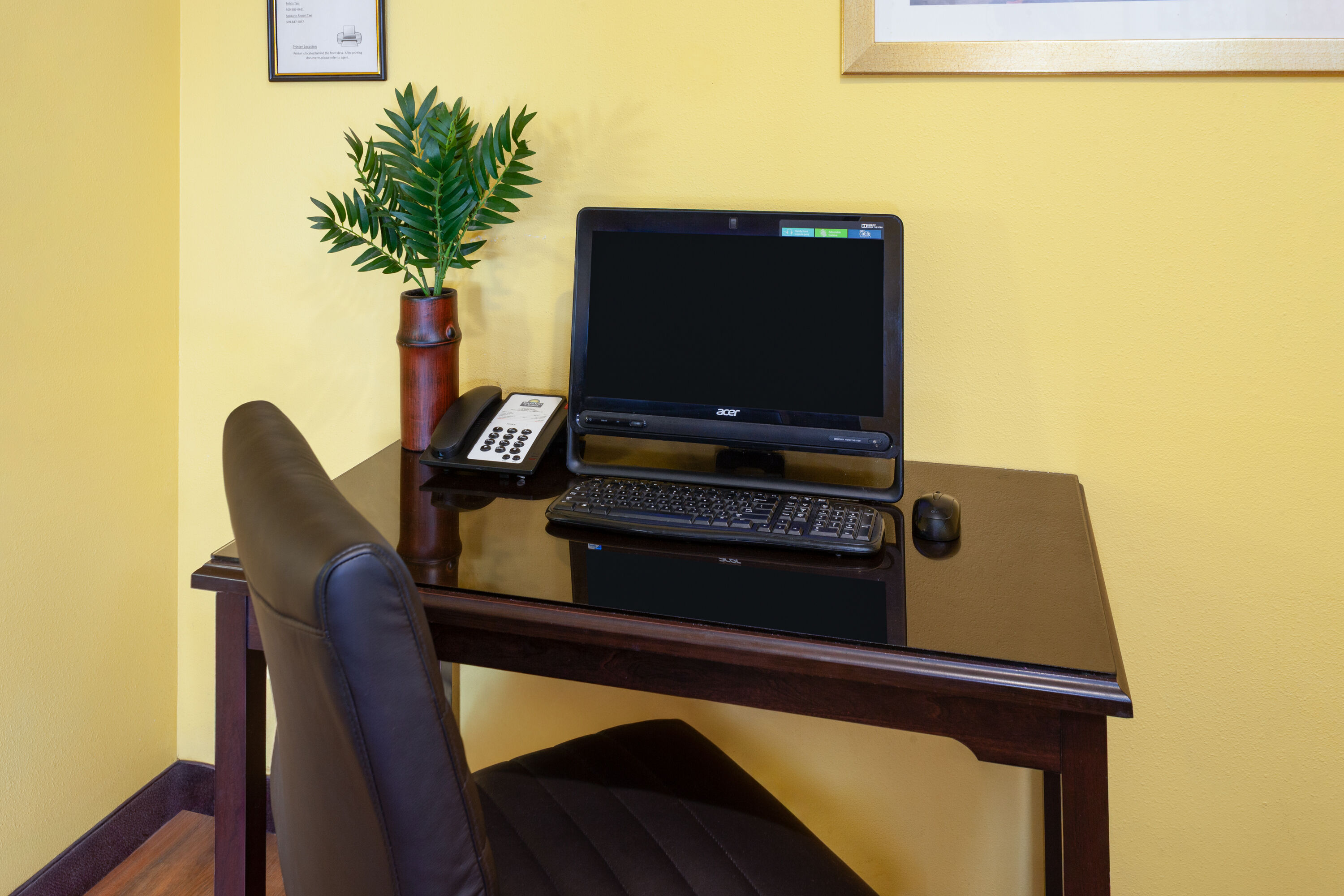 Days Inn & Suites by Wyndham Spokane Airport Airway Heights business center in Airway Heights, Washington