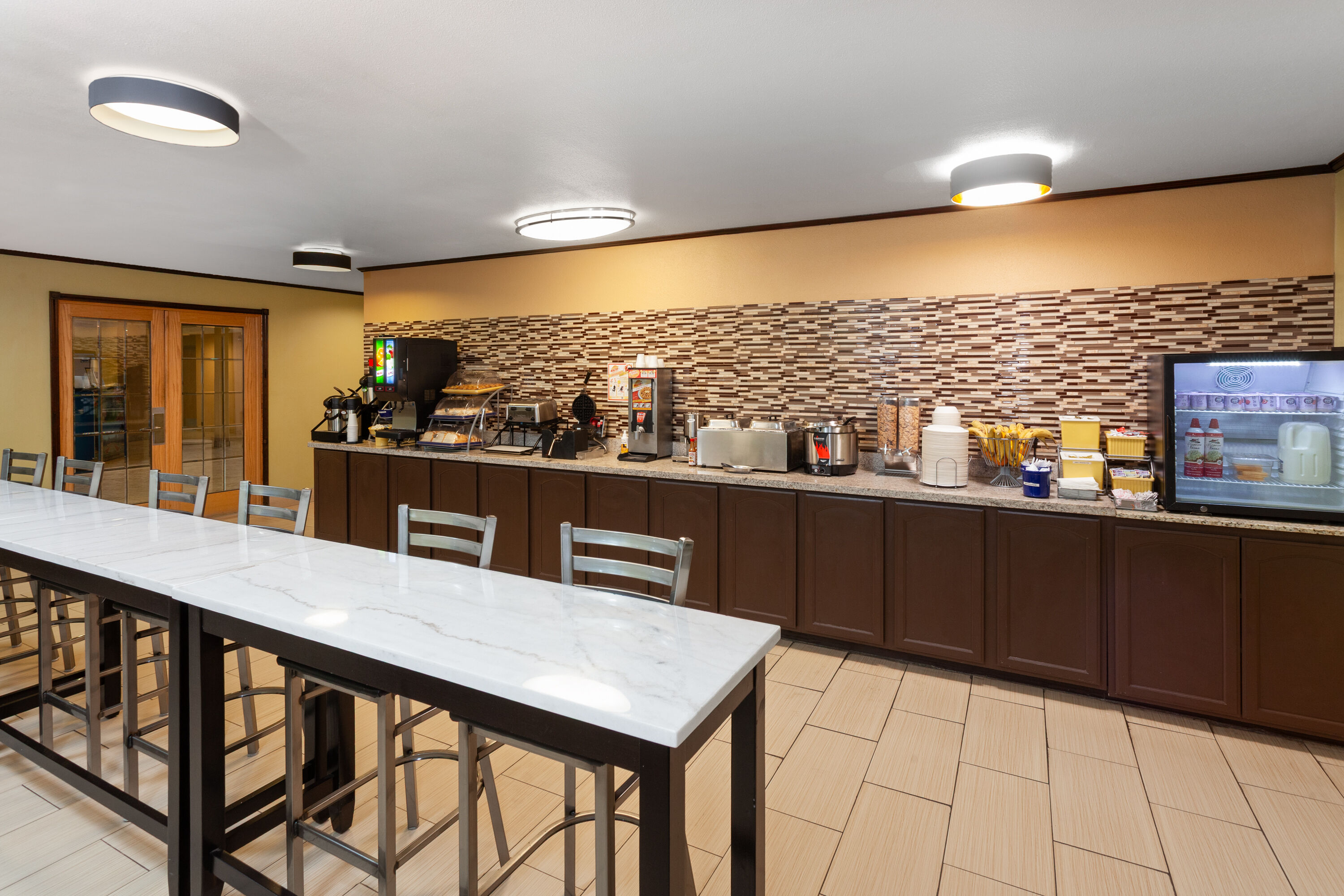 Free breakfast at Days Inn & Suites by Wyndham Spokane Airport Airway Heights in Airway Heights, Washington