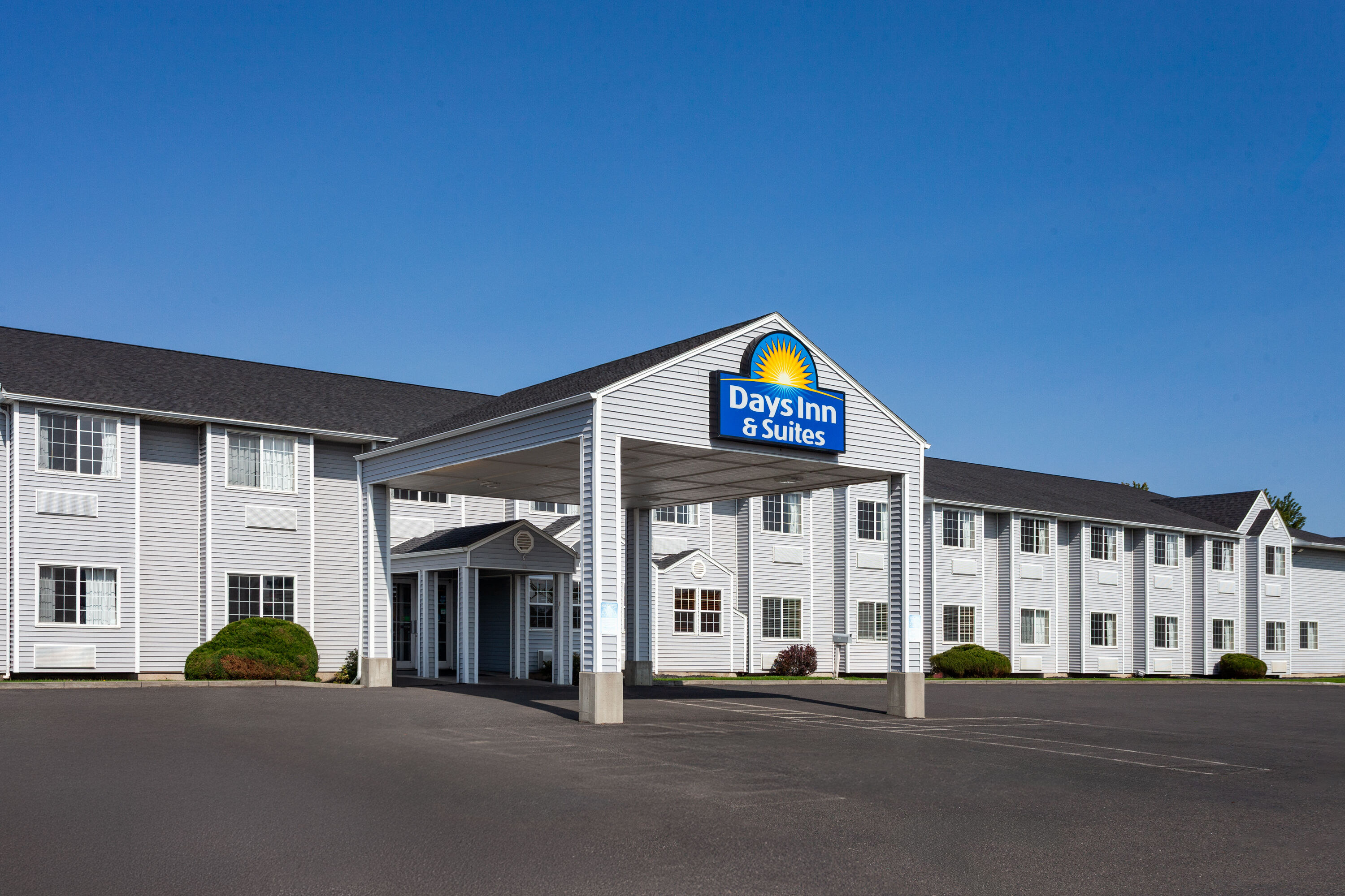 Exterior Day Image of Days Inn & Suites by Wyndham Spokane Airport Airway Heights hotel in Airway Heights, Washington