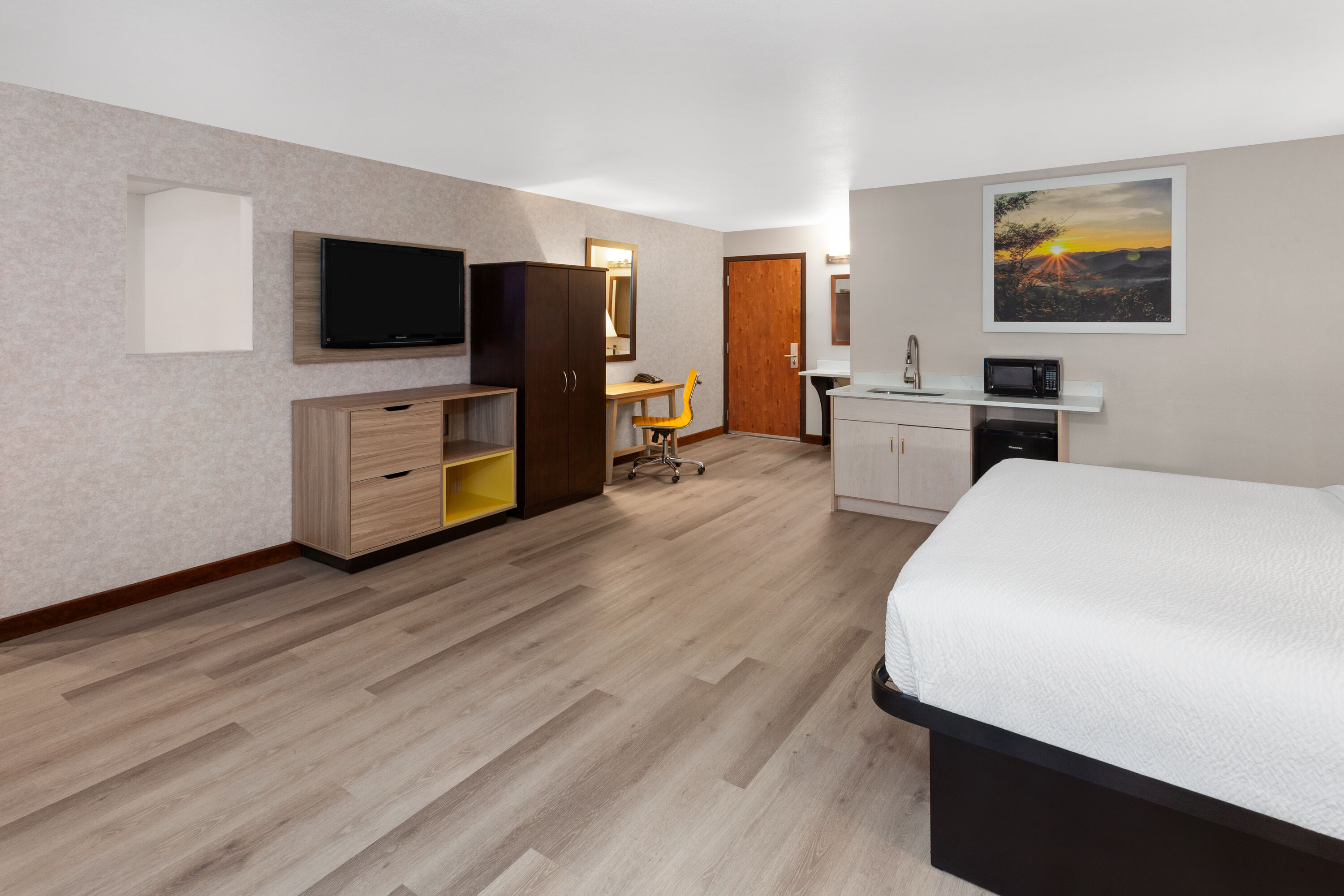 Days Inn & Suites by Wyndham Spokane Airport Airway Heights hot tub suite in Airway Heights, Washington