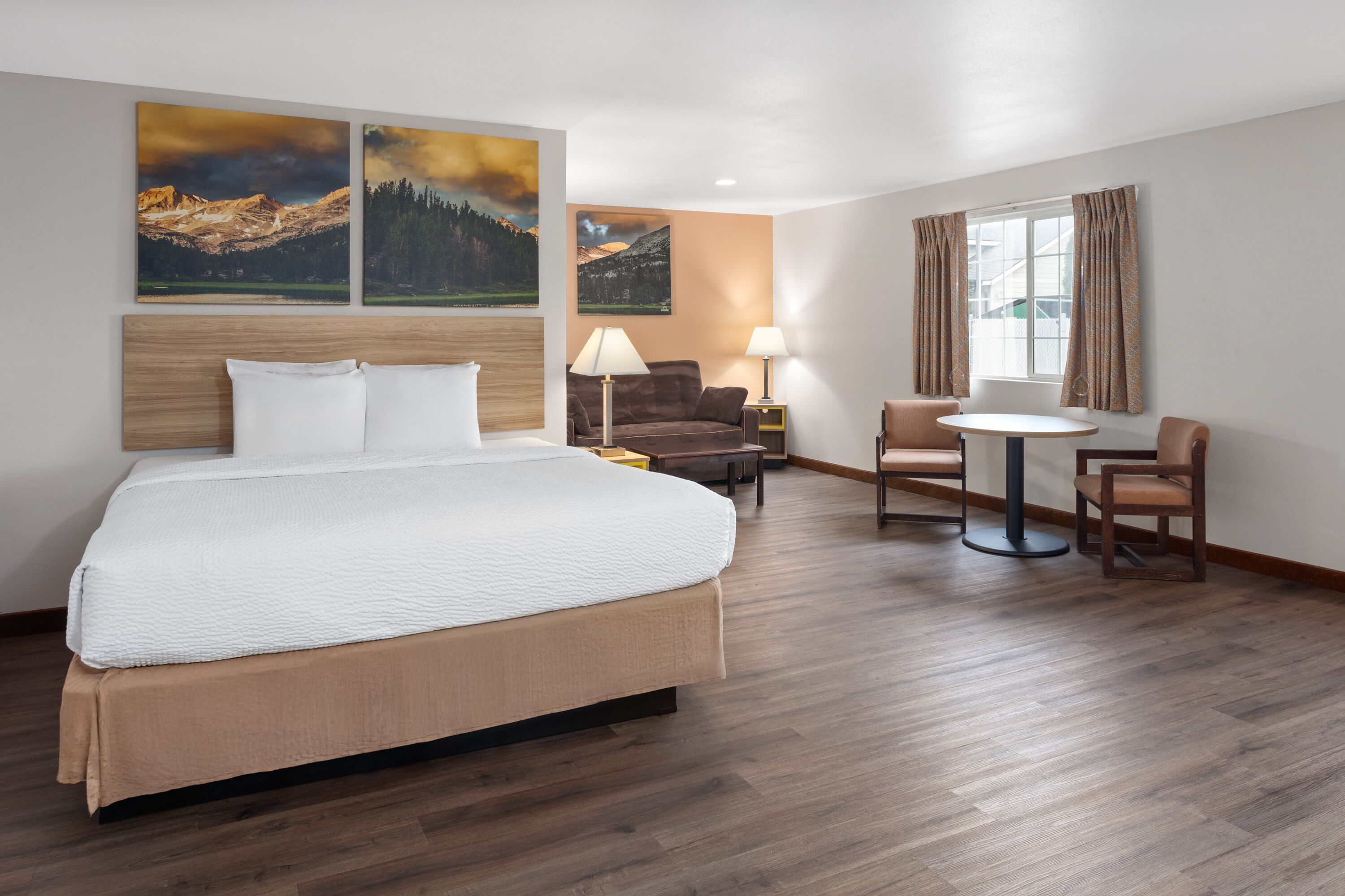 Days Inn & Suites by Wyndham Spokane Airport Airway Heights suite in Airway Heights, Washington