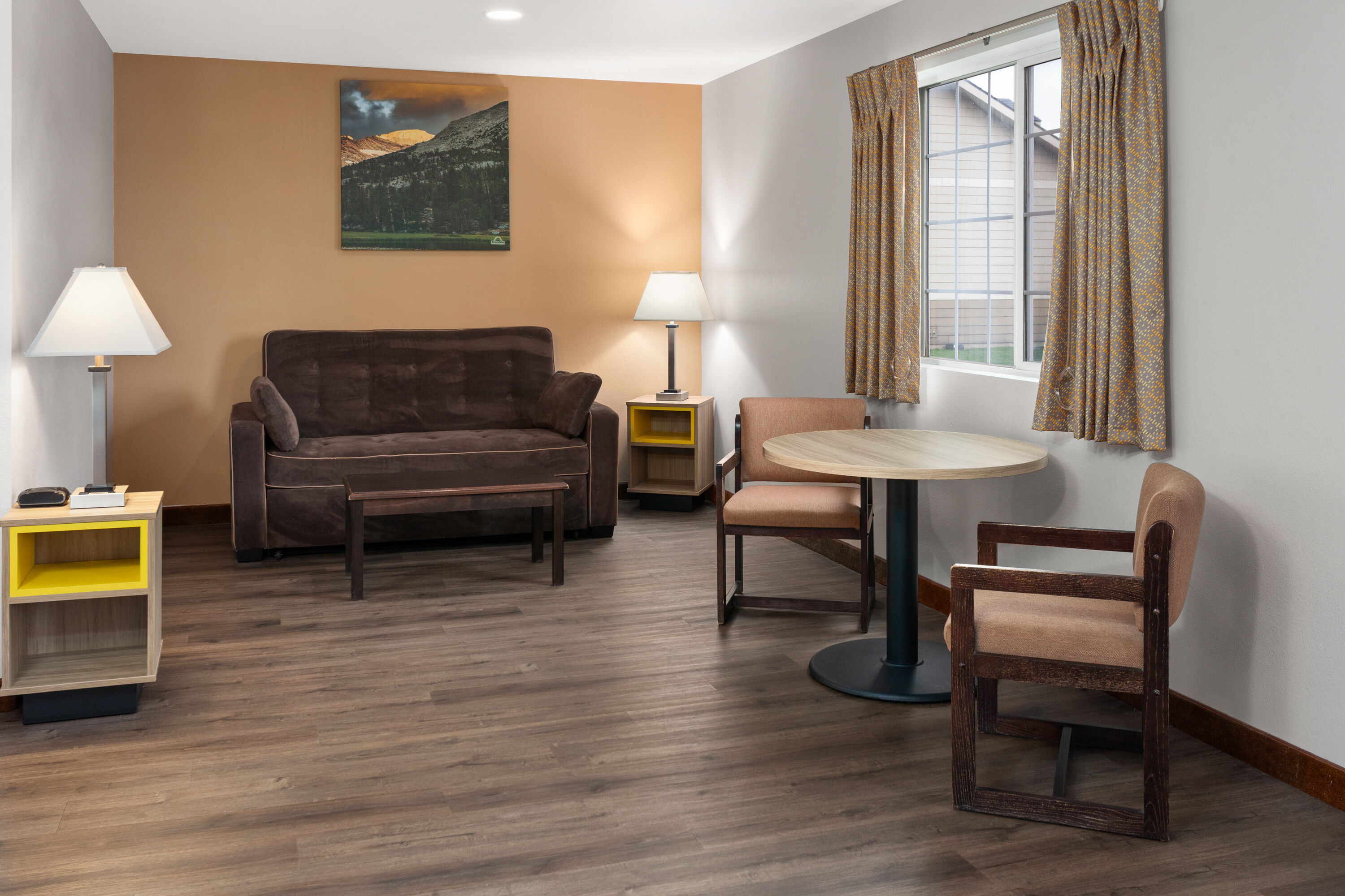 Days Inn & Suites by Wyndham Spokane Airport Airway Heights suite in Airway Heights, Washington