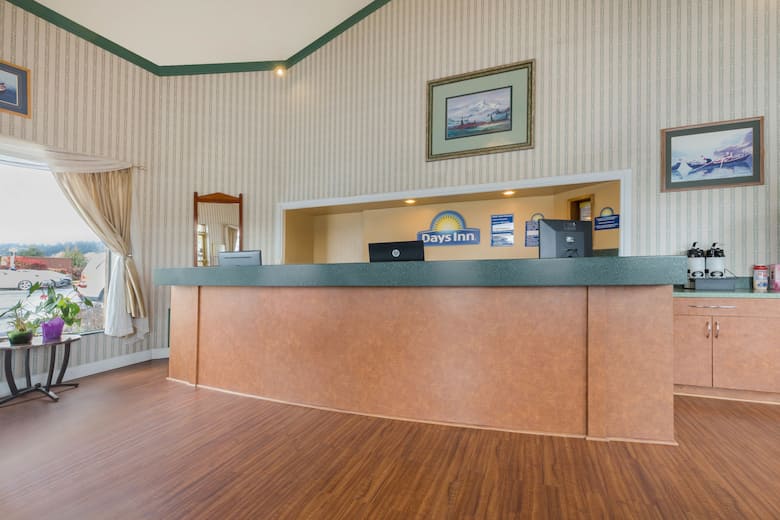Days Inn By Wyndham Auburn Hotels Wa 98002 Days Inn By Wyndham Auburn Hotel Lobby In Washington