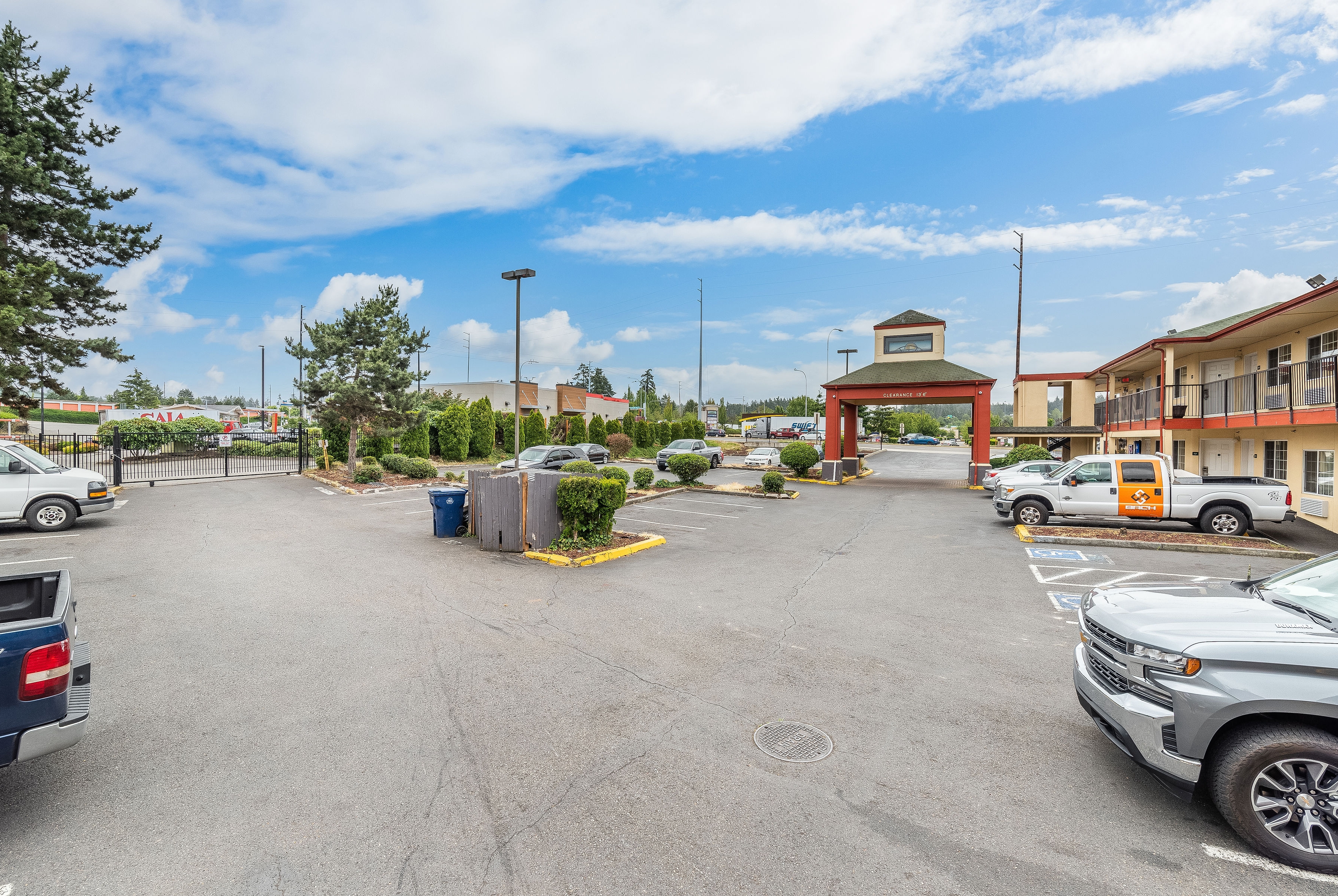 Exterior of Days Inn by Wyndham Federal Way hotel in Federal Way, Washington