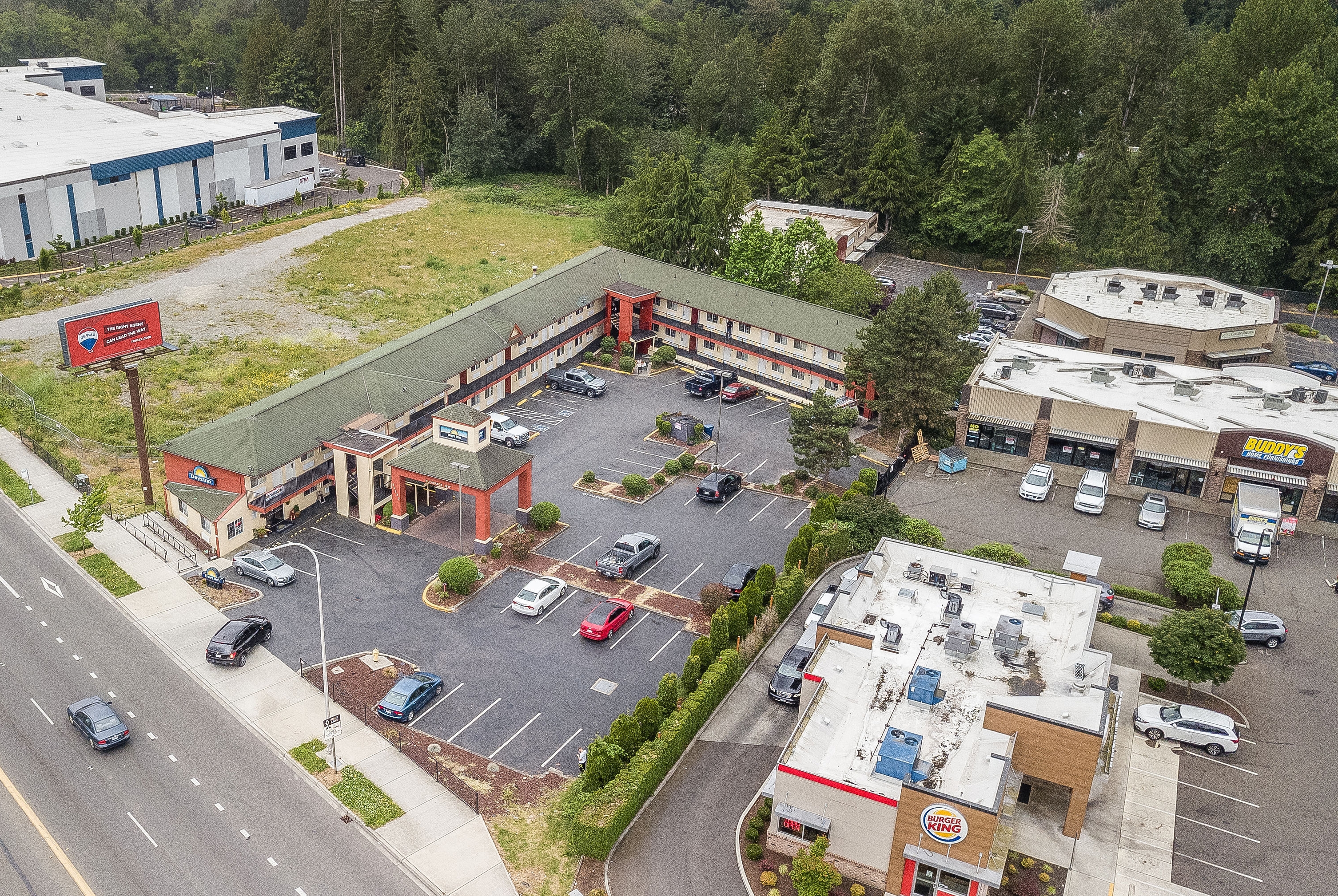 Exterior of Days Inn by Wyndham Federal Way hotel in Federal Way, Washington
