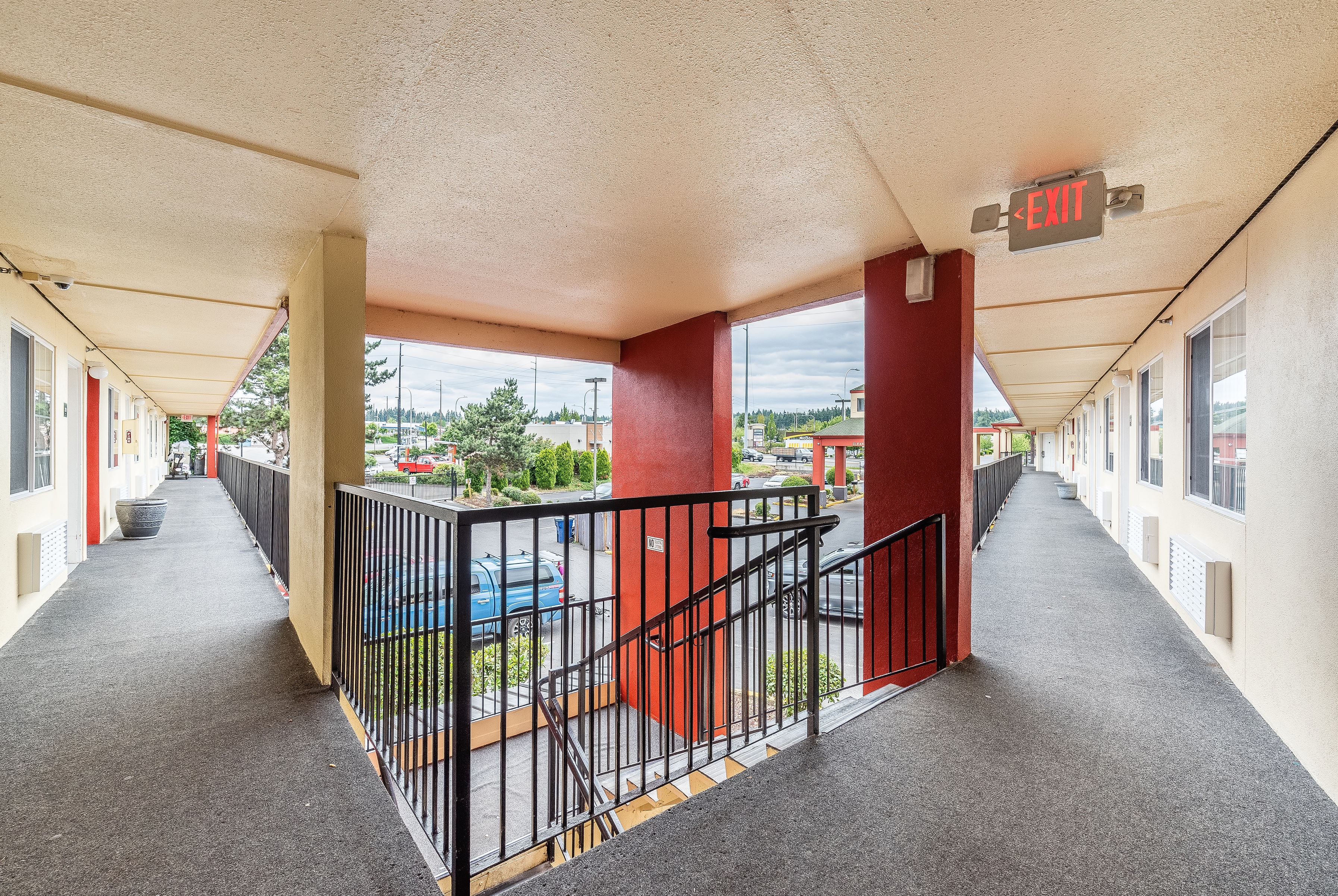 Exterior of Days Inn by Wyndham Federal Way hotel in Federal Way, Washington