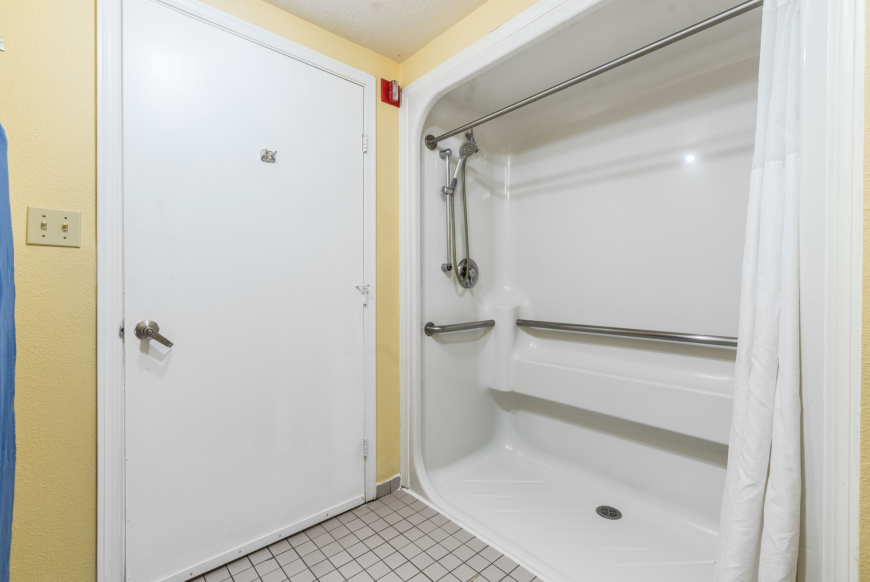 Guest room bath at the Days Inn by Wyndham Federal Way in Federal Way, Washington