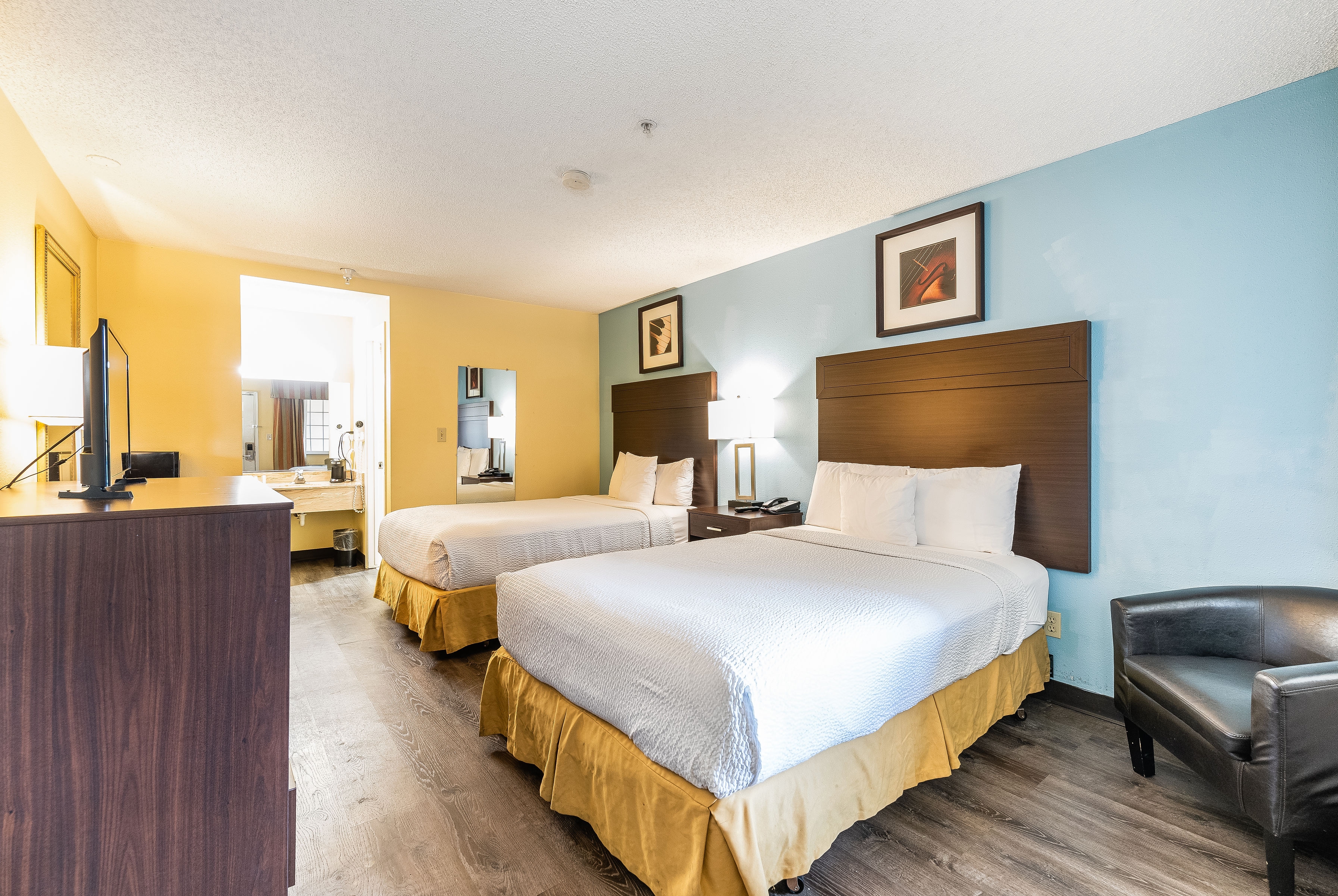 Guest room at the Days Inn by Wyndham Federal Way in Federal Way, Washington