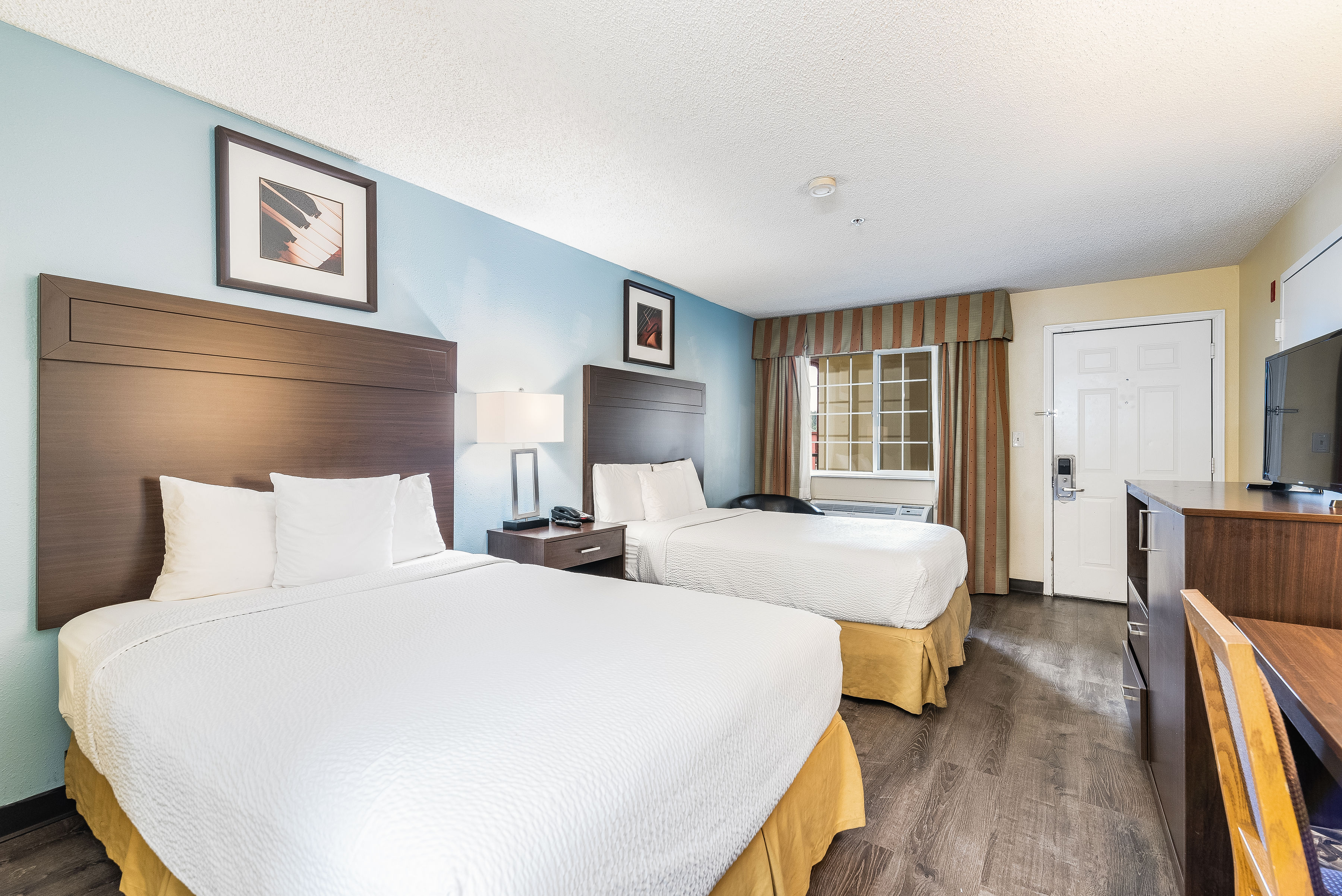 Guest room at the Days Inn by Wyndham Federal Way in Federal Way, Washington