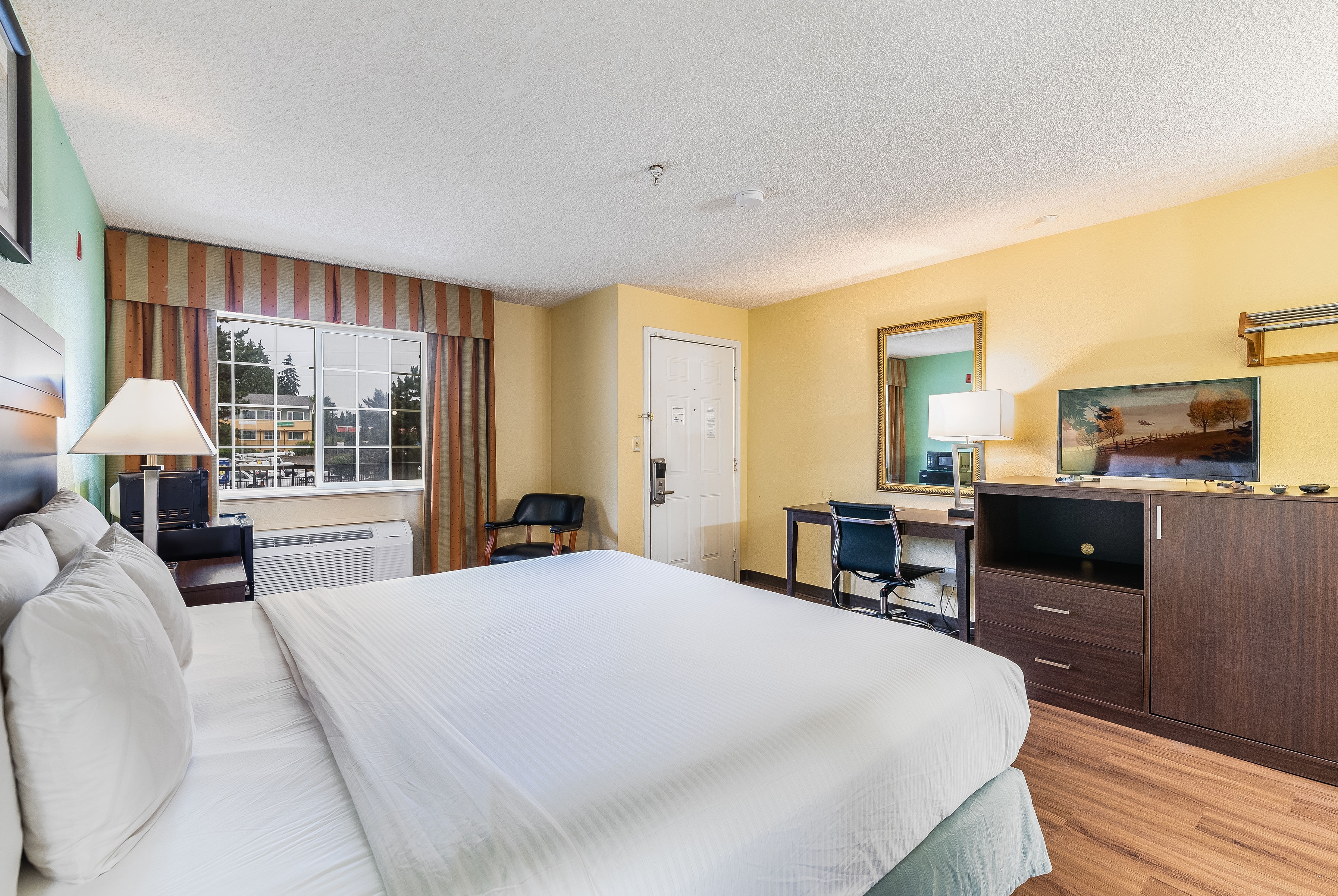 Guest room at the Days Inn by Wyndham Federal Way in Federal Way, Washington