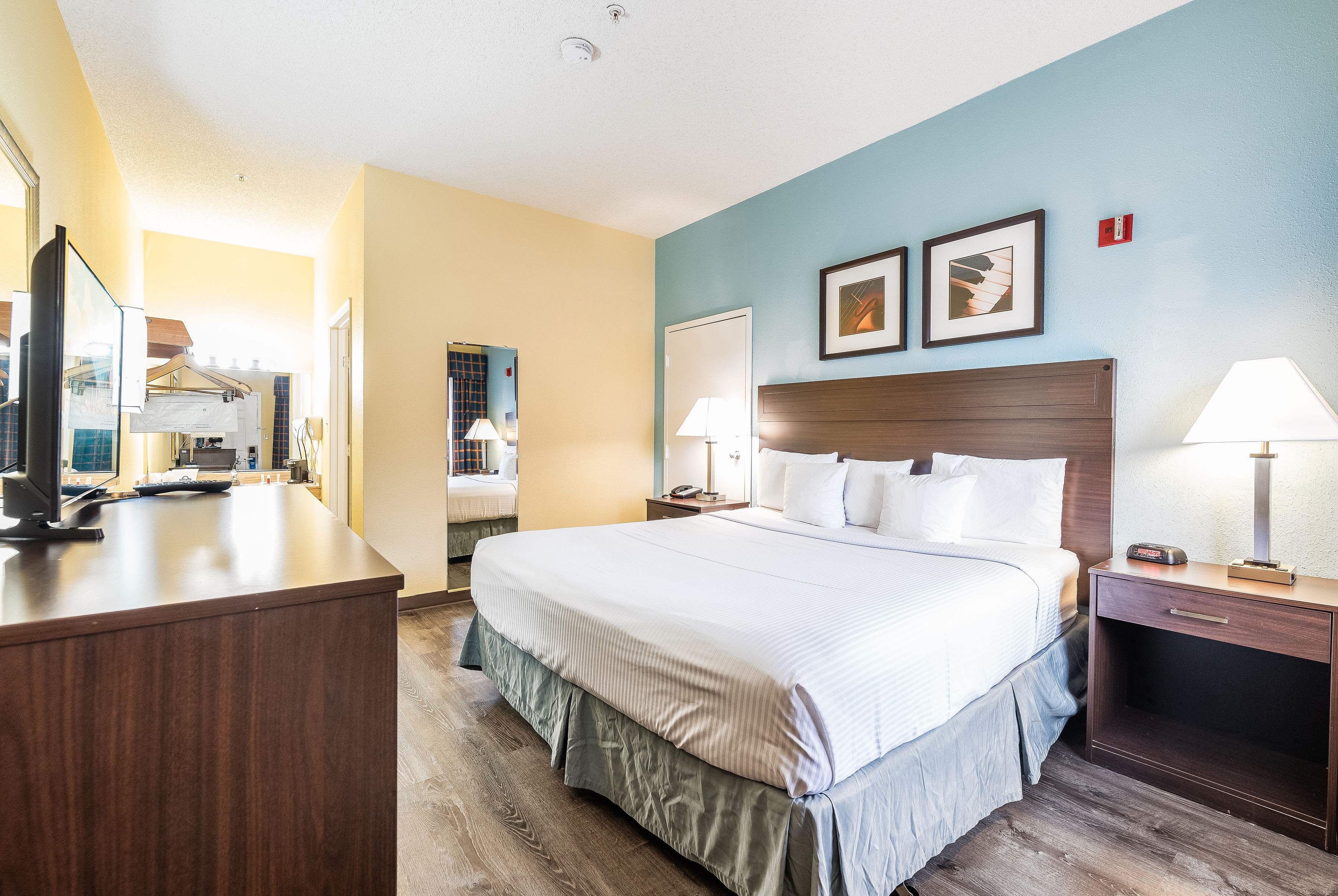Guest room at the Days Inn by Wyndham Federal Way in Federal Way, Washington