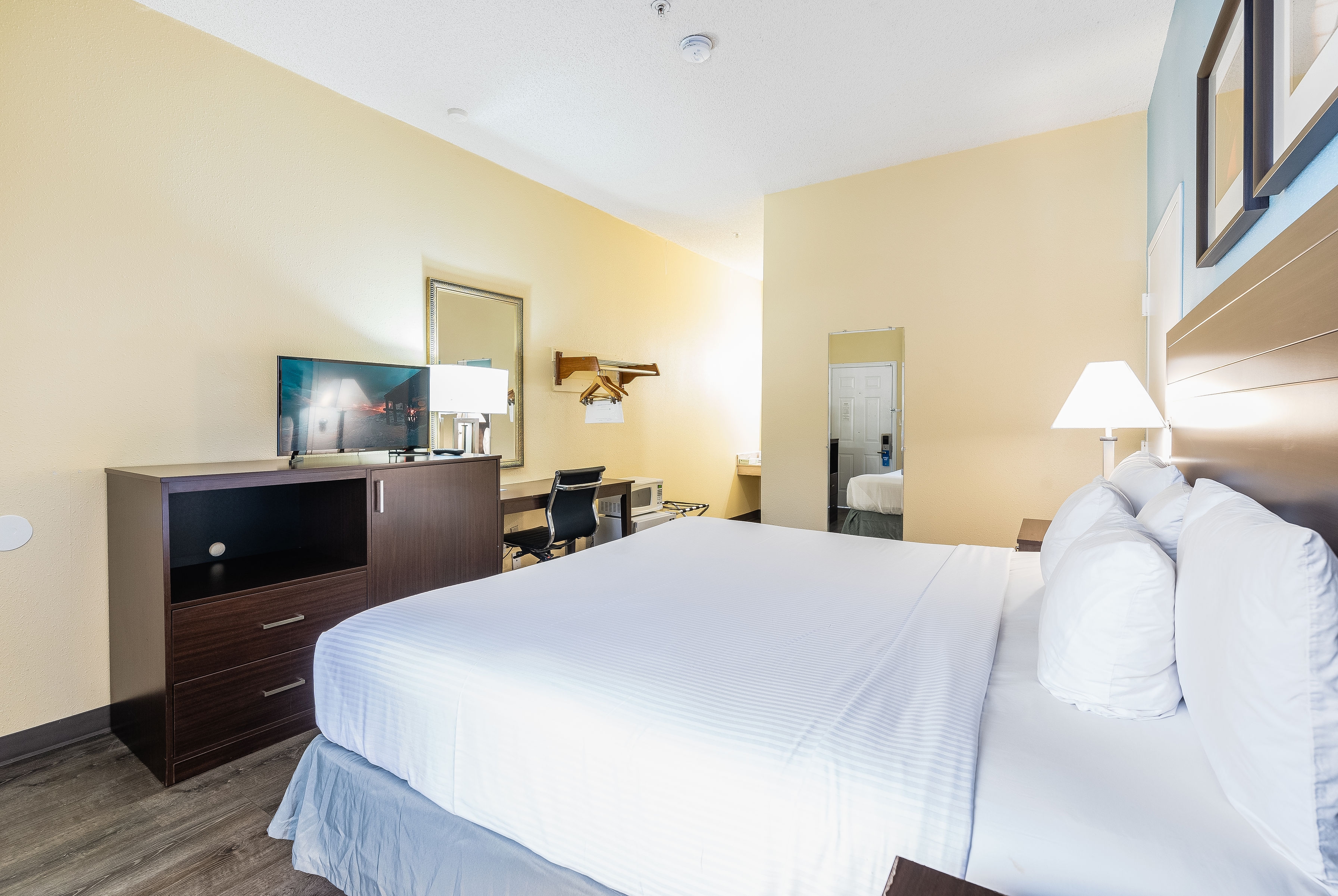 Guest room at the Days Inn by Wyndham Federal Way in Federal Way, Washington