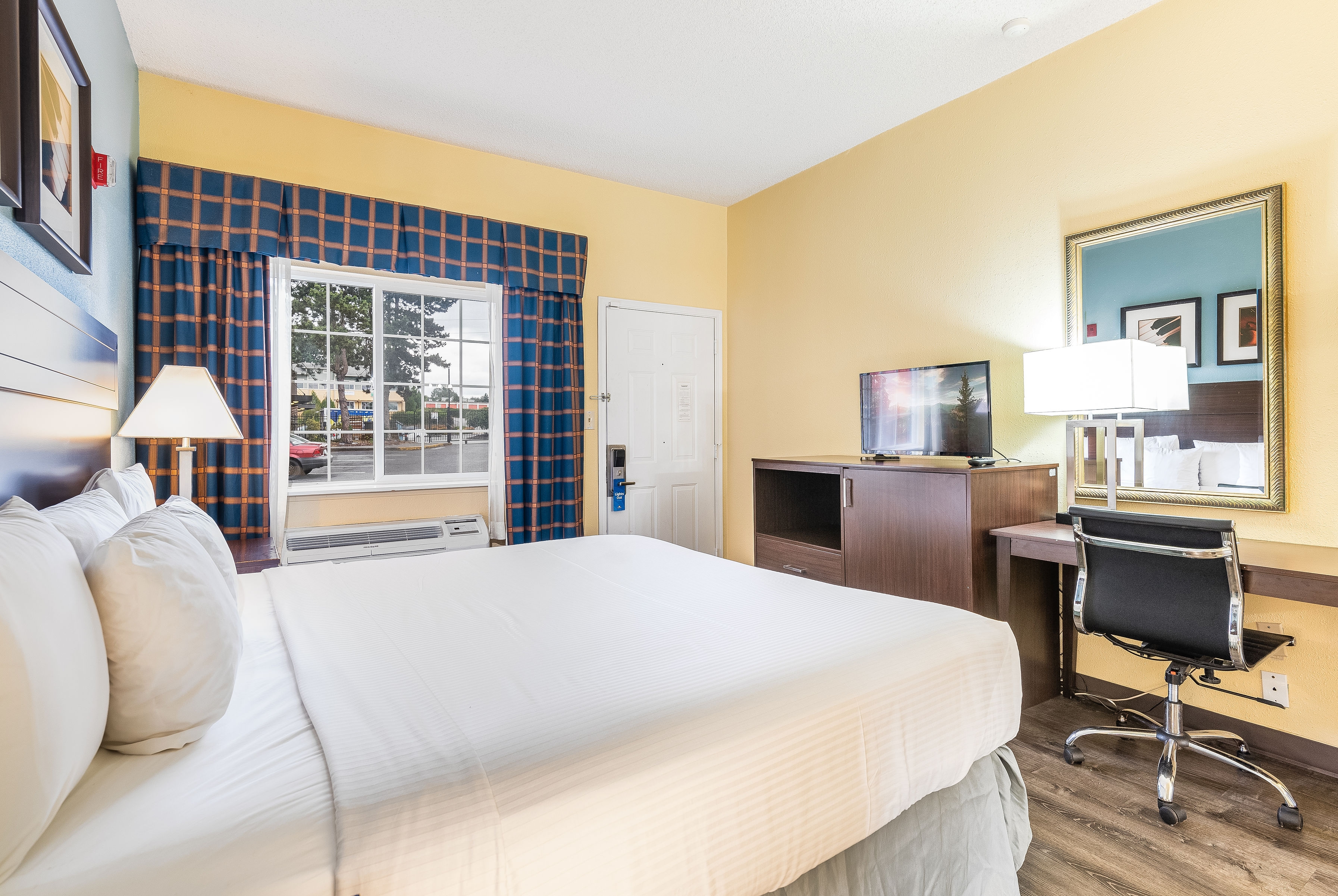 Guest room at the Days Inn by Wyndham Federal Way in Federal Way, Washington