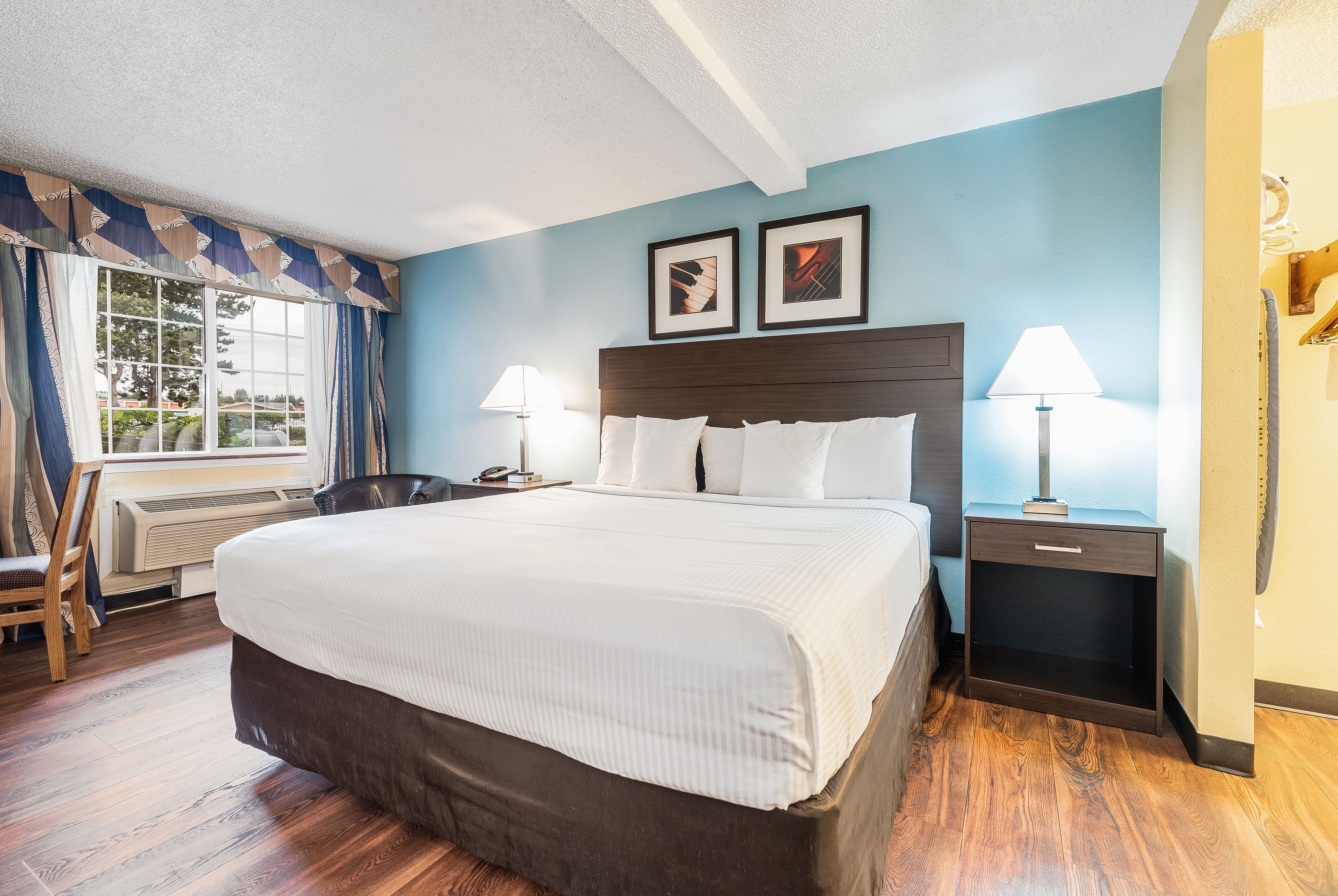 Guest room at the Days Inn by Wyndham Federal Way in Federal Way, Washington