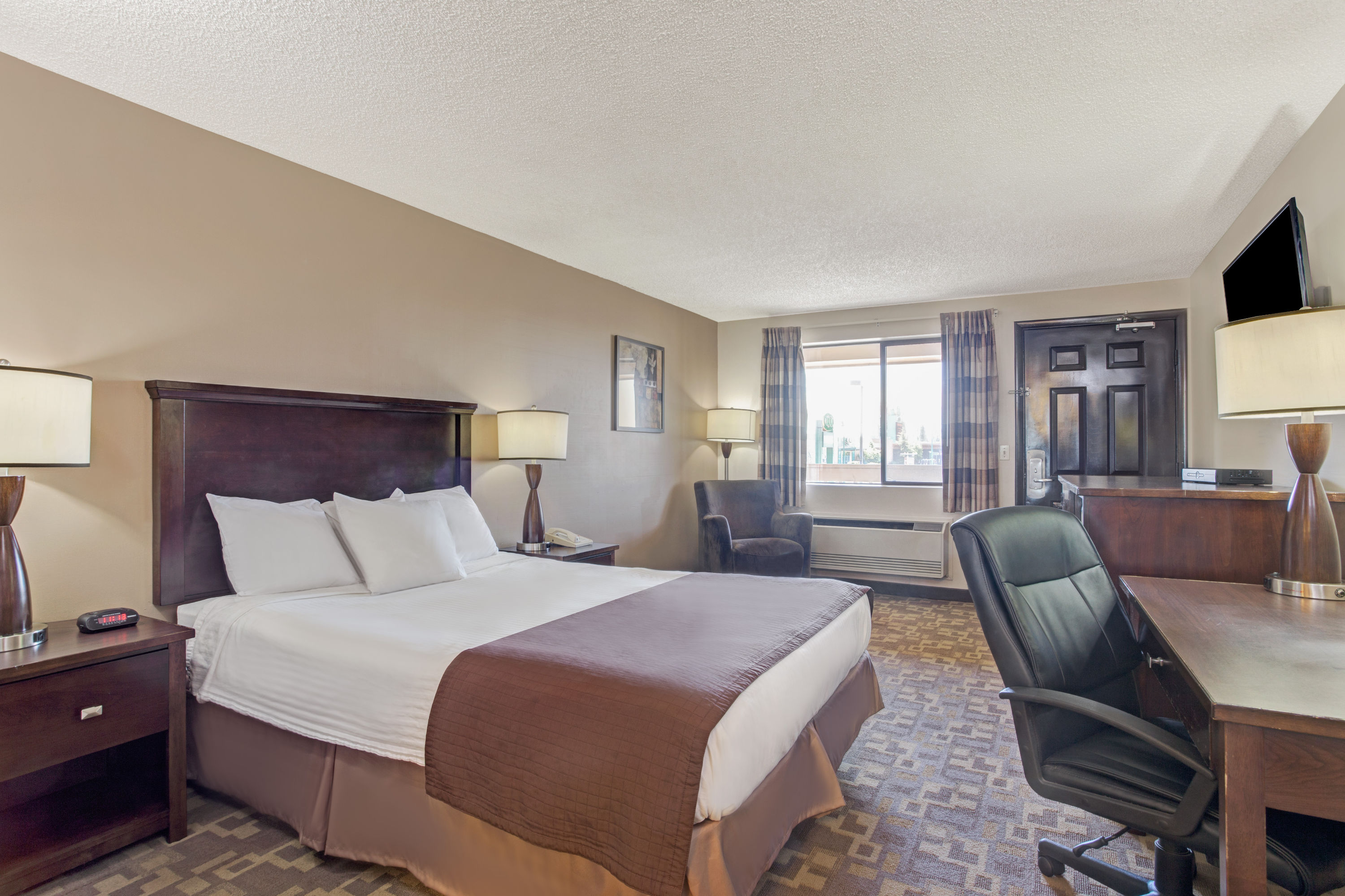 Guest room at the Days Inn Fife in Fife, Washington