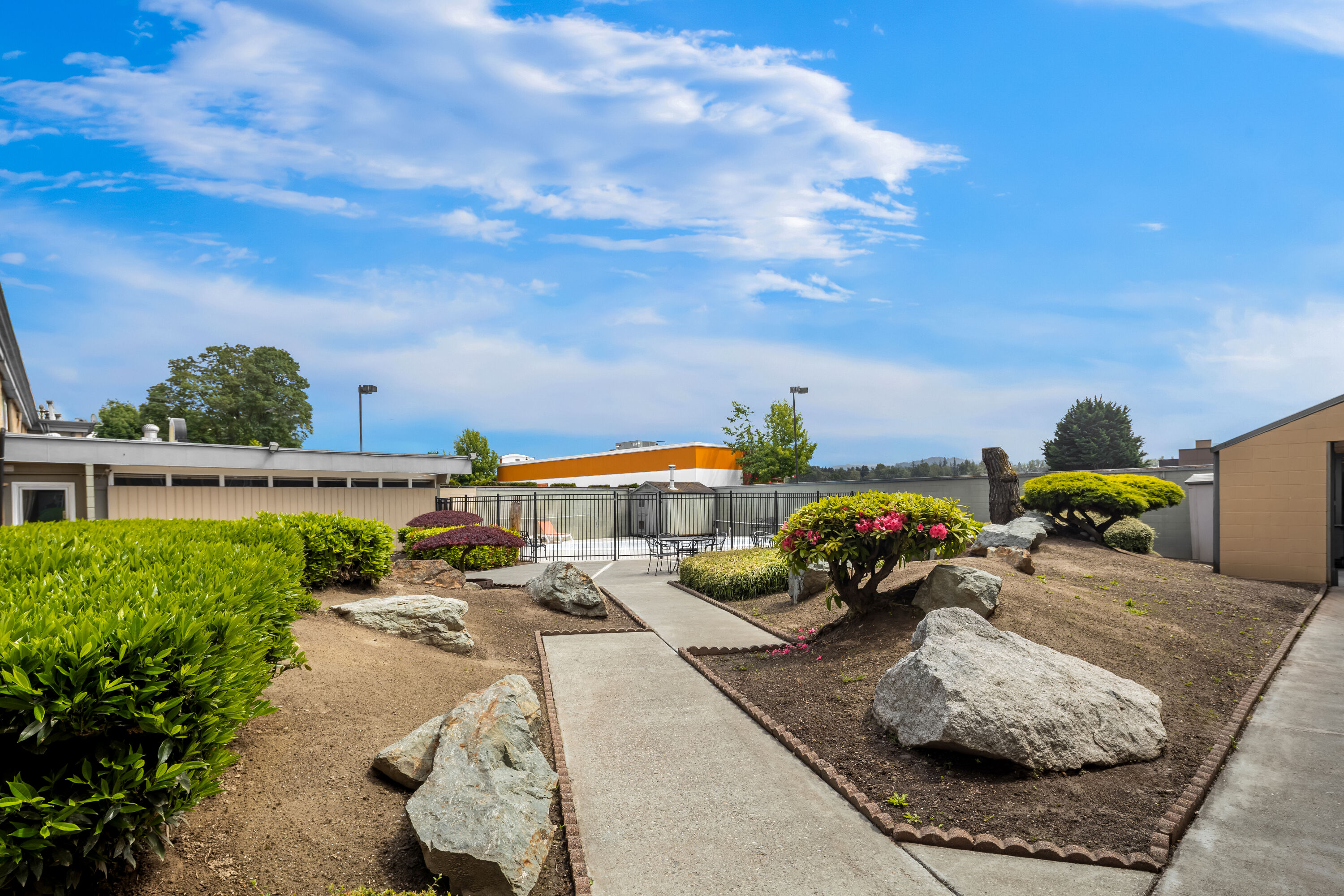 Courtyard at Days Inn by Wyndham Mt. Vernon in Mount Vernon, Washington